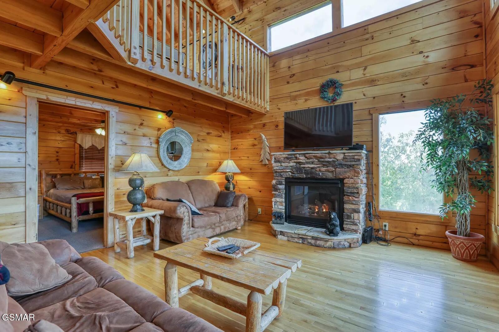 Sevierville, Tennessee, 37876, United States, 1 Bedroom Bedrooms, ,2 BathroomsBathrooms,Residential,For Sale,2005093