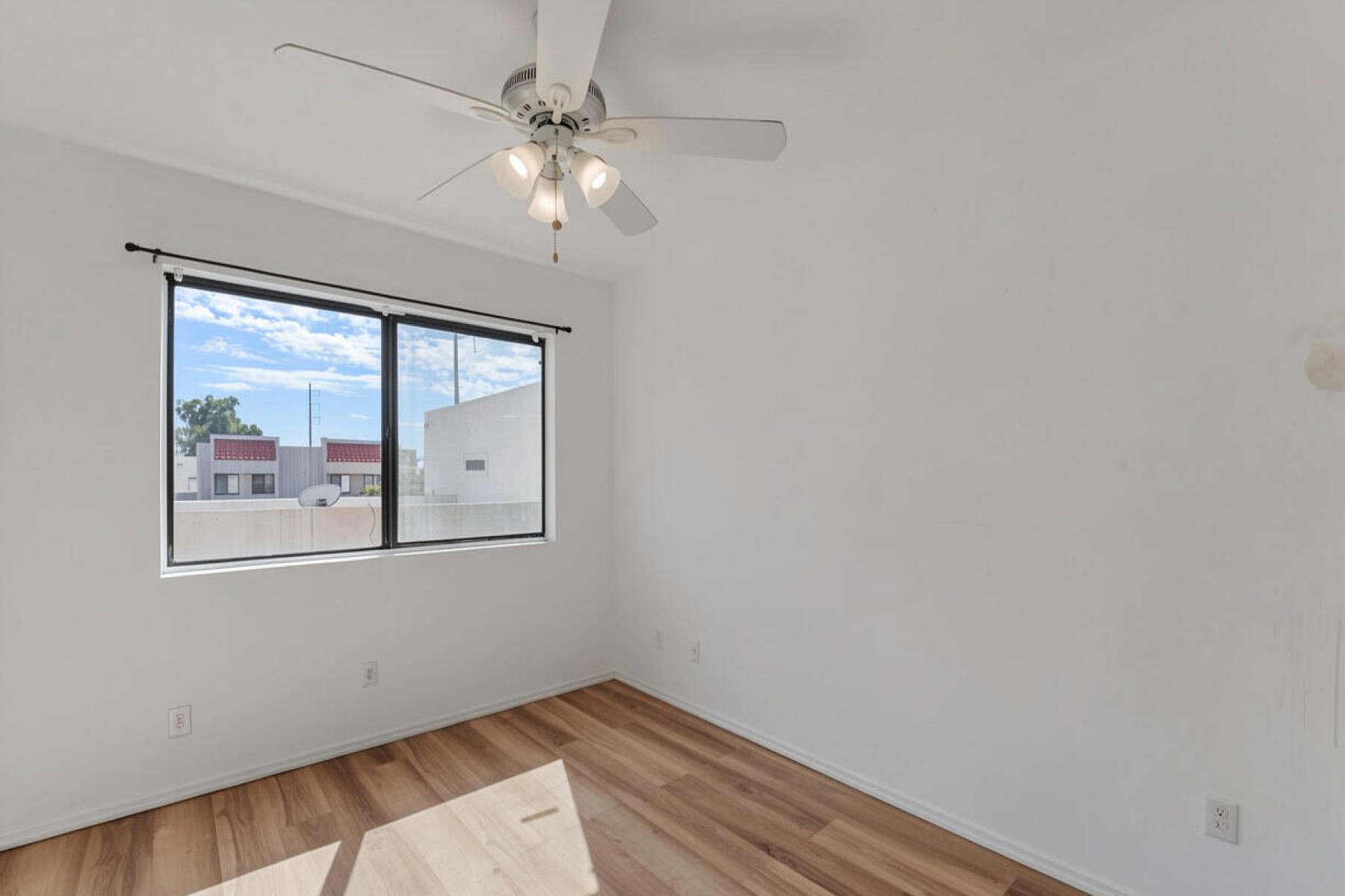  2573 W Monte Cristo Avenue  Phoenix, AZ - 物件實景