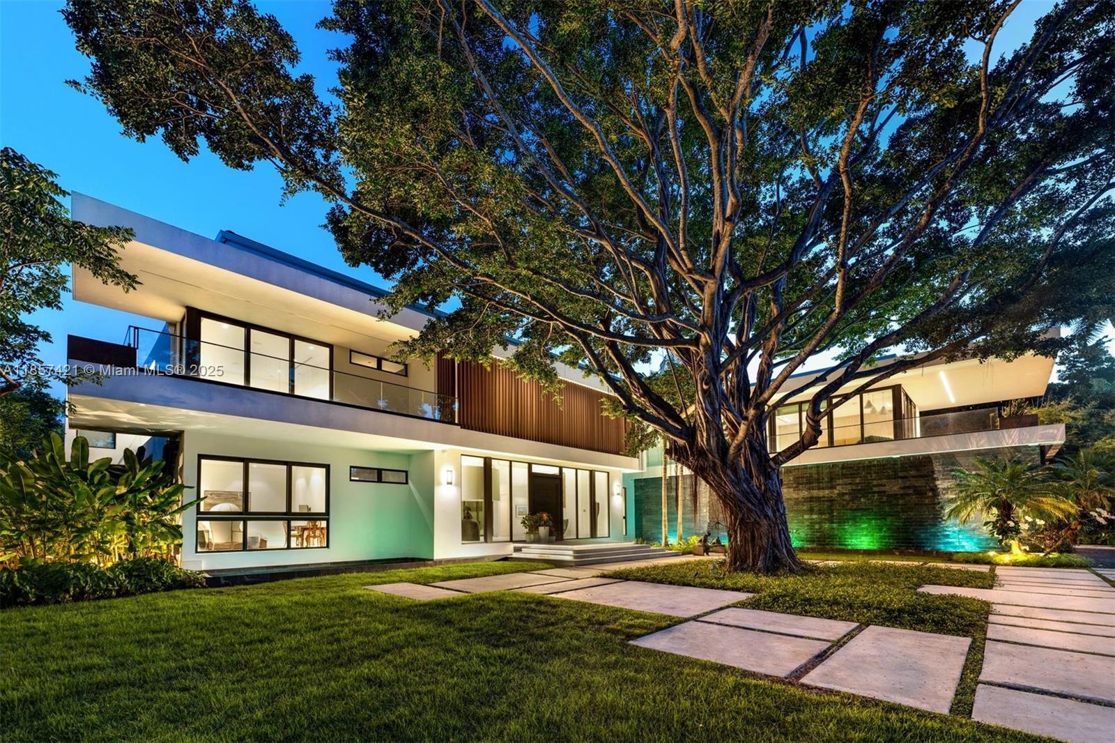 Coral Gables, Florida, 33156, United States, 8 Bedrooms Bedrooms, ,11 BathroomsBathrooms,Residential,For Sale,1938672