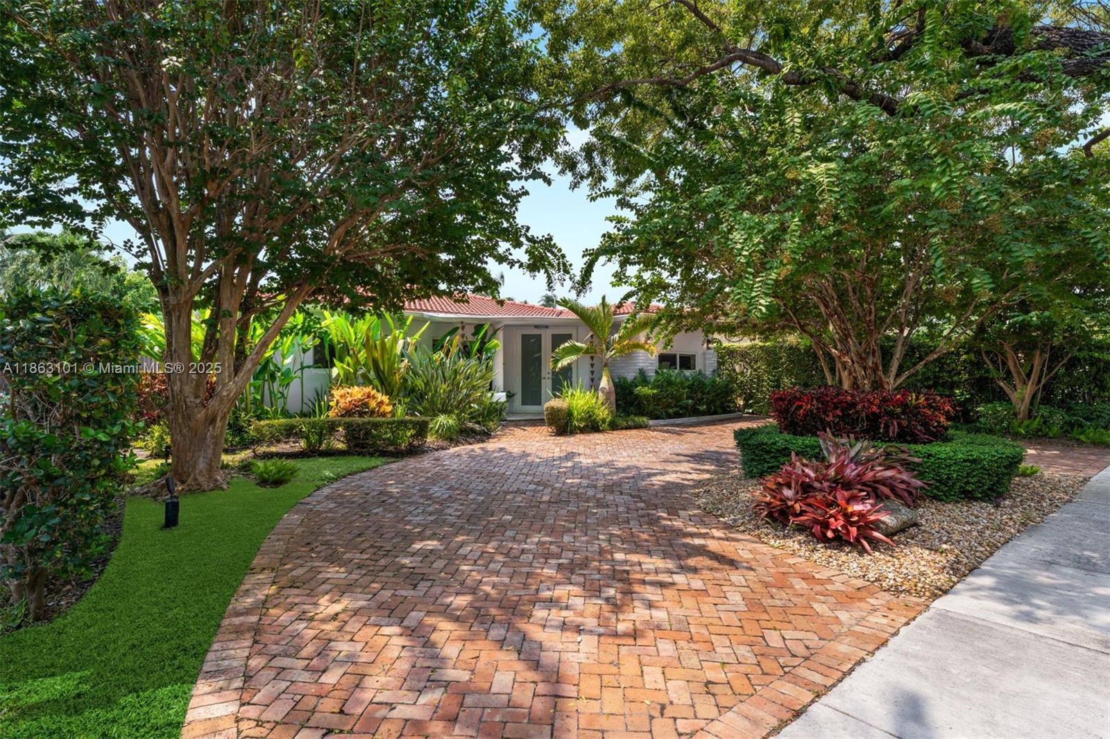 Miami Beach, Florida, 33141, United States, 3 Bedrooms Bedrooms, ,2 BathroomsBathrooms,Residential,For Sale,1927176