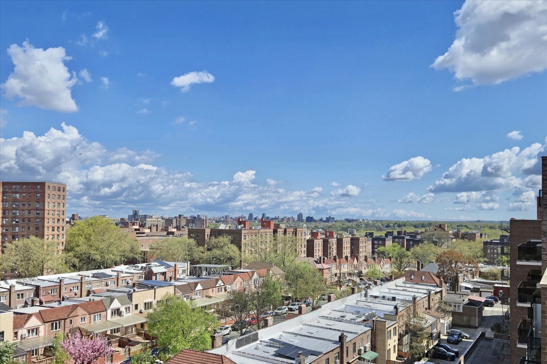  ?ONE OF A KIND PENTHOUSE IN REGO PARK? - 物件實景