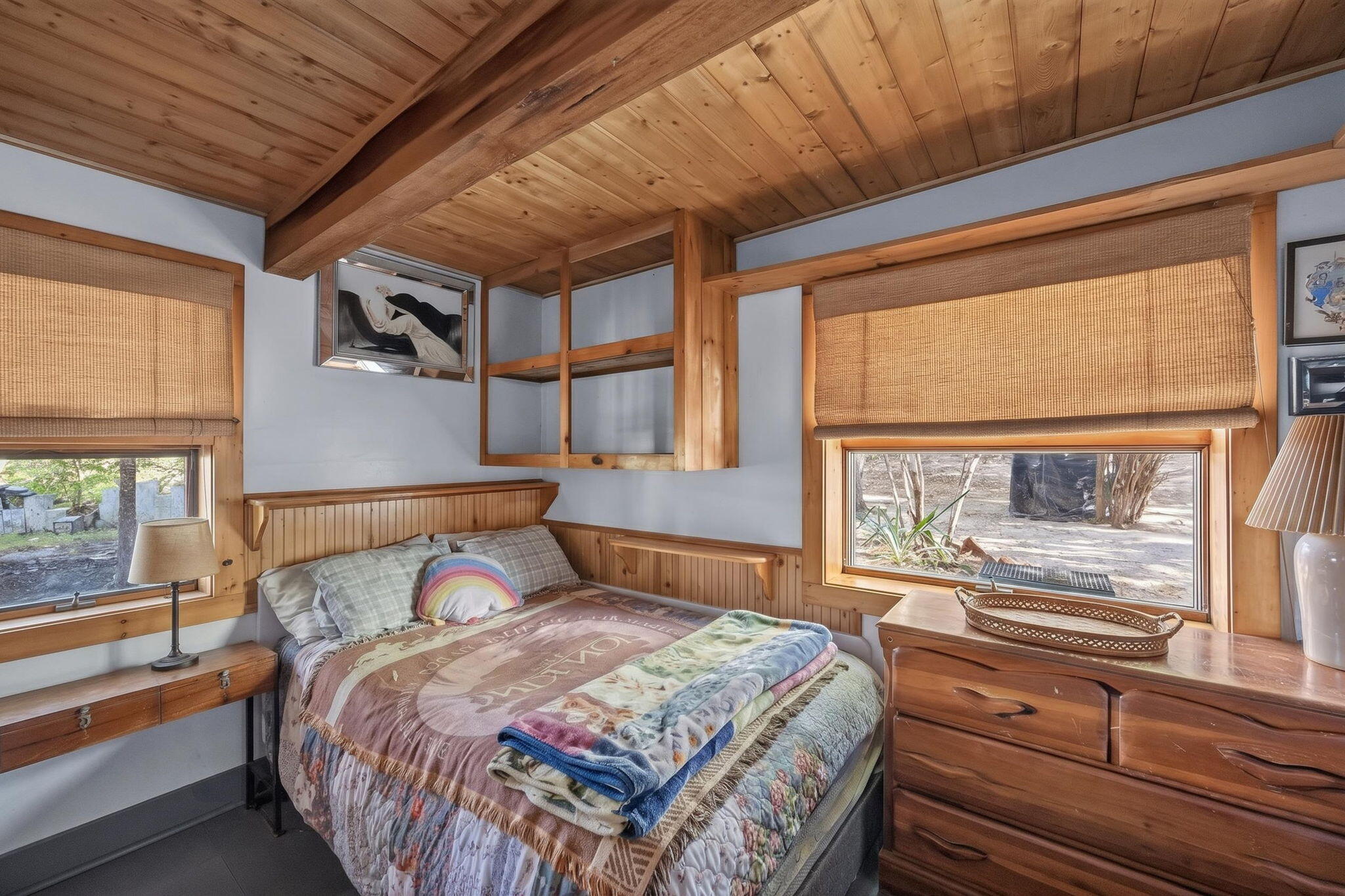  Wooded Privacy, Soaring Ceilings & a Separate Apartment - 物件實景