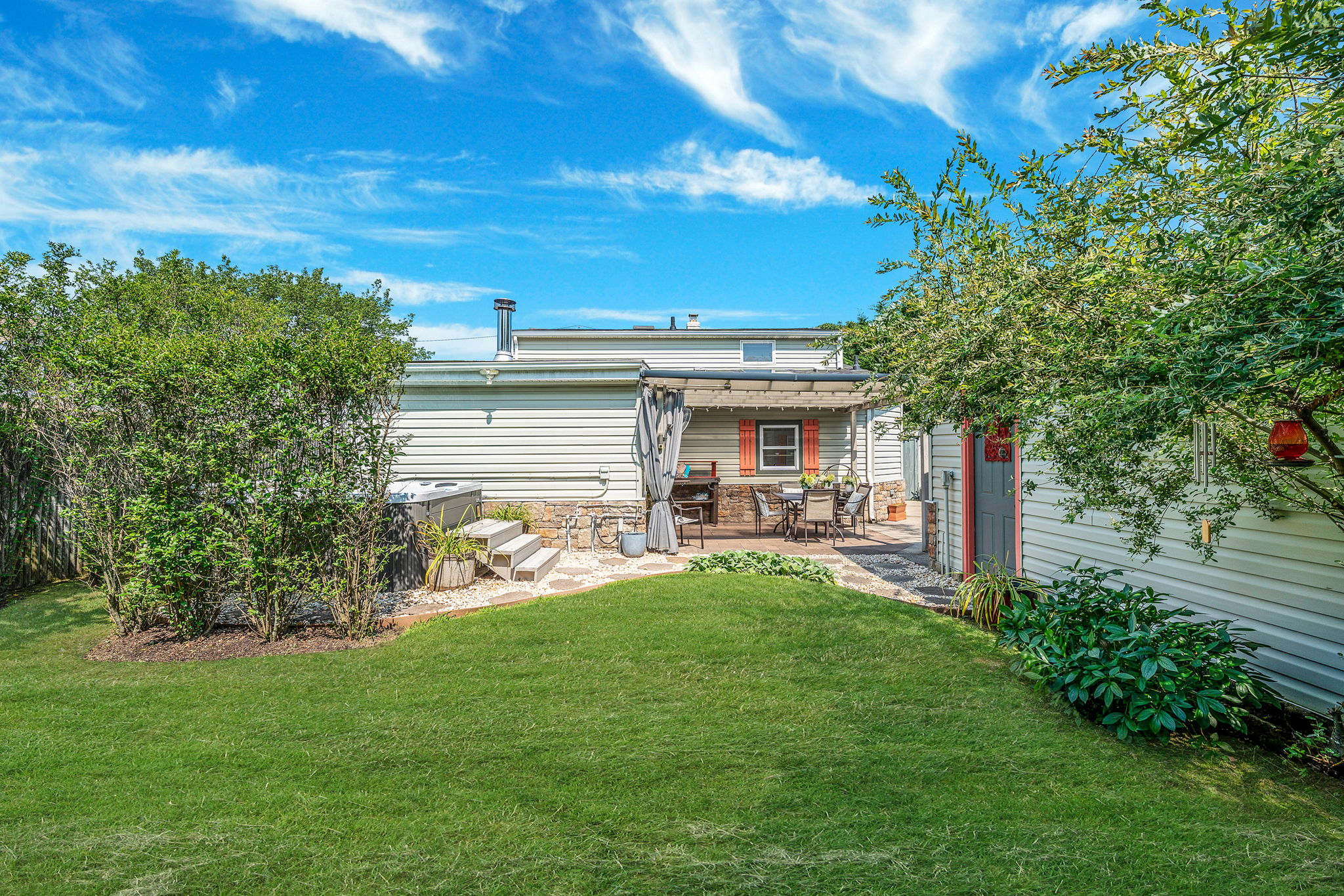 Babylon, New York, 11702, United States, 4 Bedrooms Bedrooms, ,2 BathroomsBathrooms,Residential,For Sale,1905620