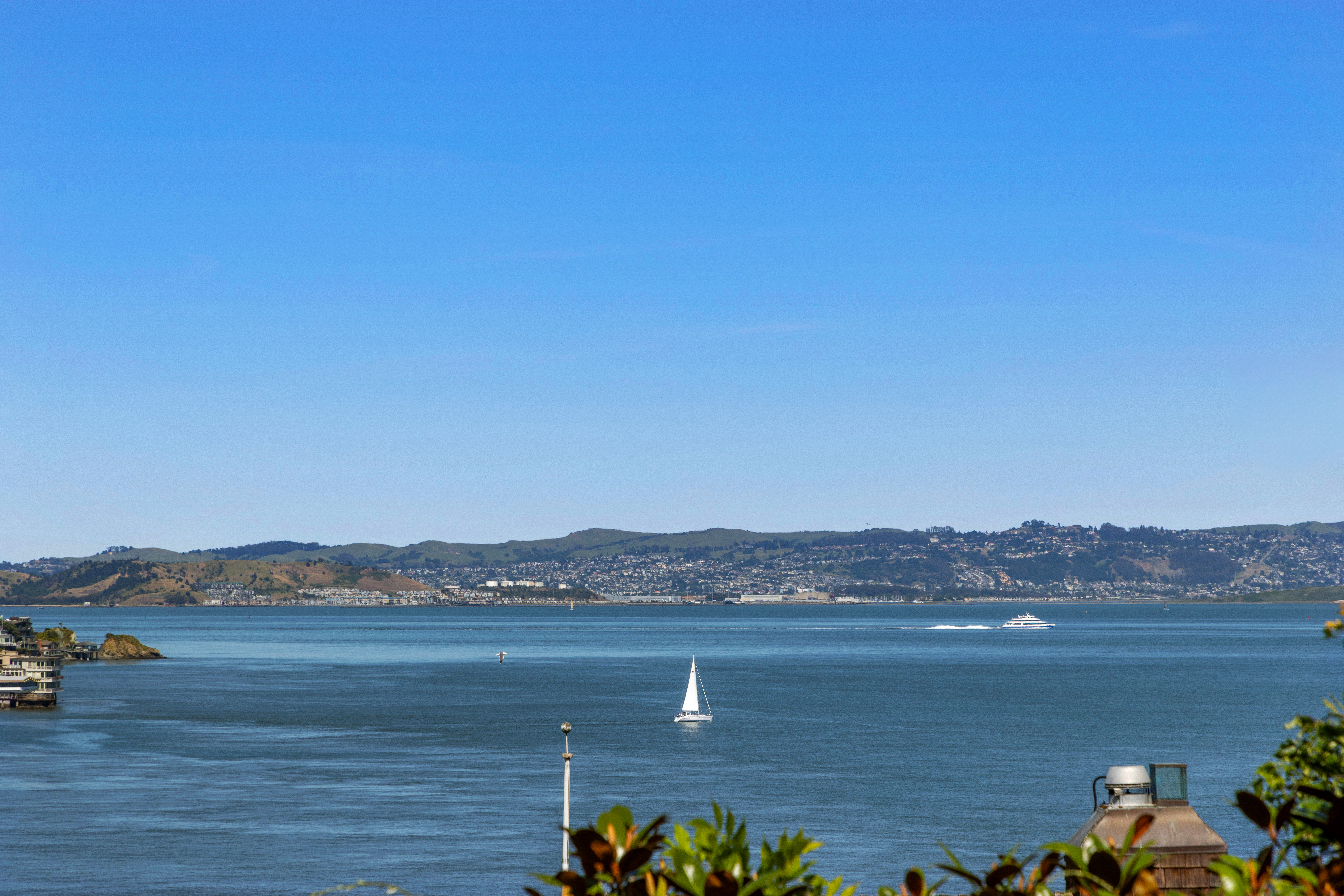  Coastal Living on Coveted Beach Road - 物件實景