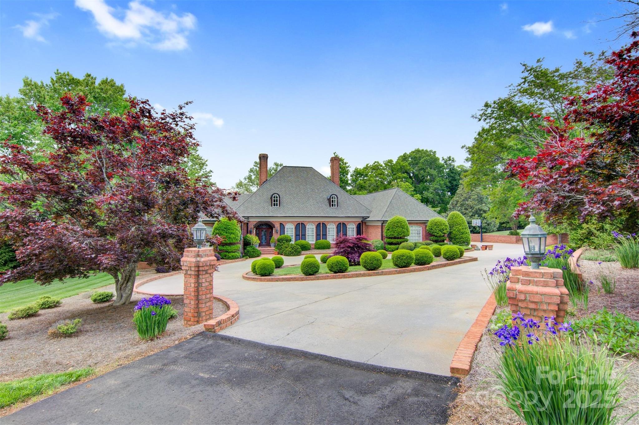 Hickory, North Carolina, 28601, United States, 4 Bedrooms Bedrooms, ,5 BathroomsBathrooms,Residential,For Sale,1942253