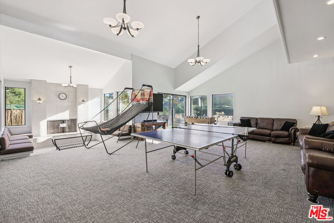 Pacific Palisades, California, 90272, United States, 4 Bedrooms Bedrooms, ,3 BathroomsBathrooms,Residential,For Sale,1989608