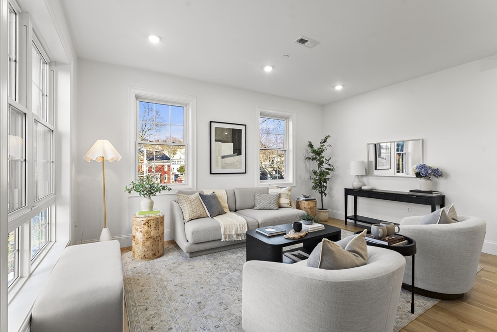 Marlborough, Massachusetts, 01752, United States, 2 Bedrooms Bedrooms, ,2 BathroomsBathrooms,Residential,For Sale,2000469