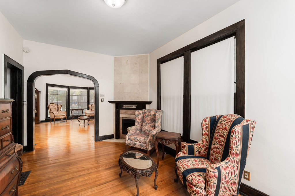 Chicago, Illinois, 60613, United States, 5 Bedrooms Bedrooms, ,4 BathroomsBathrooms,Residential,For Sale,1856737