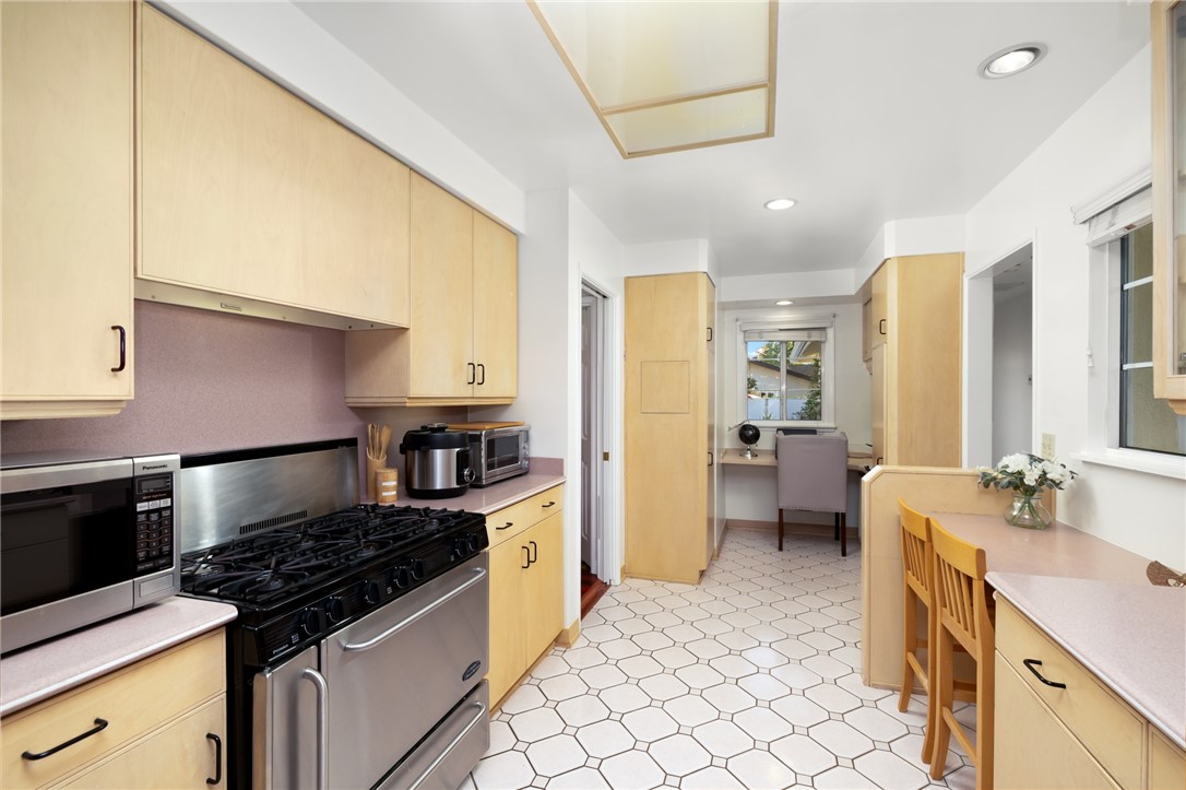 Arcadia, California, 91007, United States, 3 Bedrooms Bedrooms, ,2 BathroomsBathrooms,Residential,For Sale,1989649