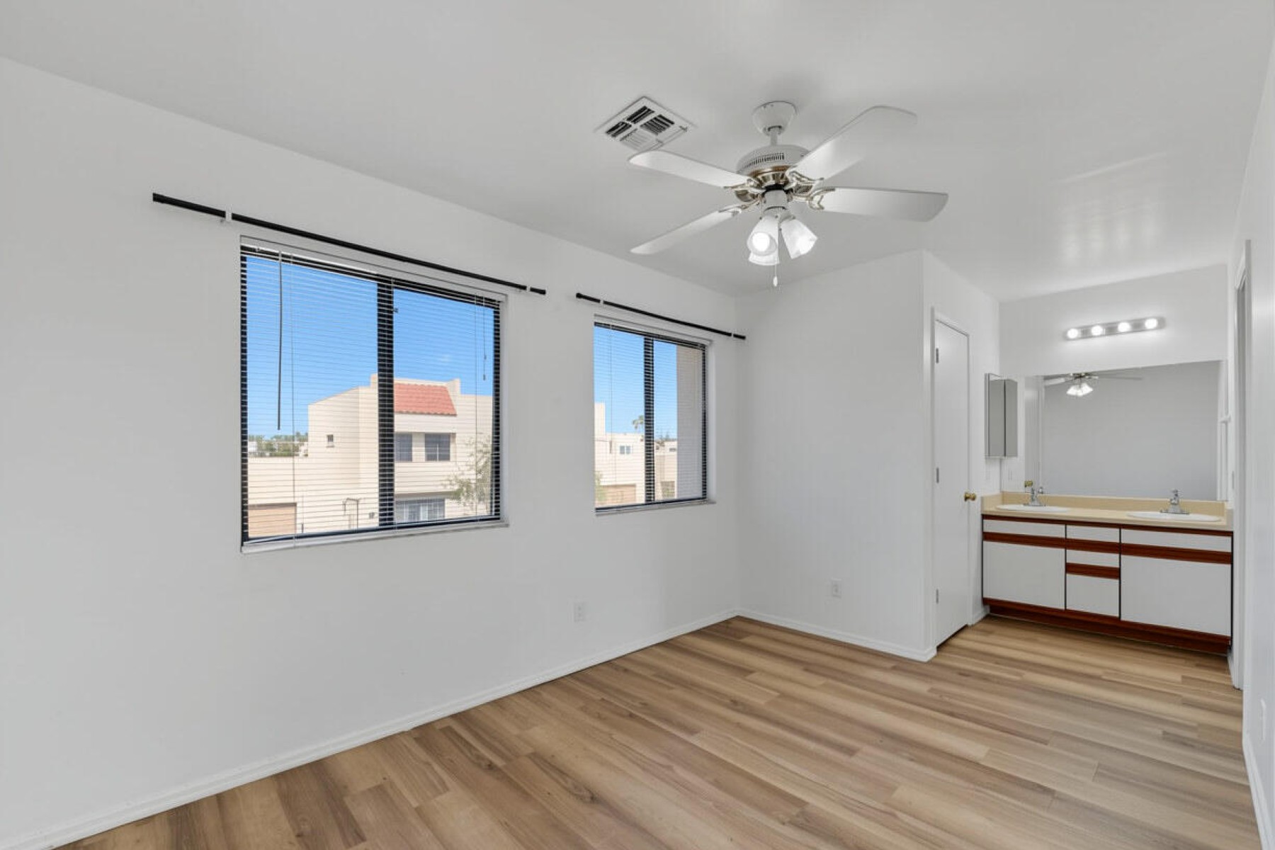 2573 W Monte Cristo Avenue  Phoenix, AZ - 物件實景