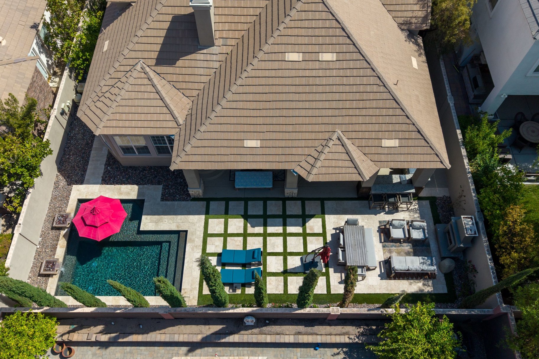  Queensridge single story Home with Backyard Oasis - 物件實景