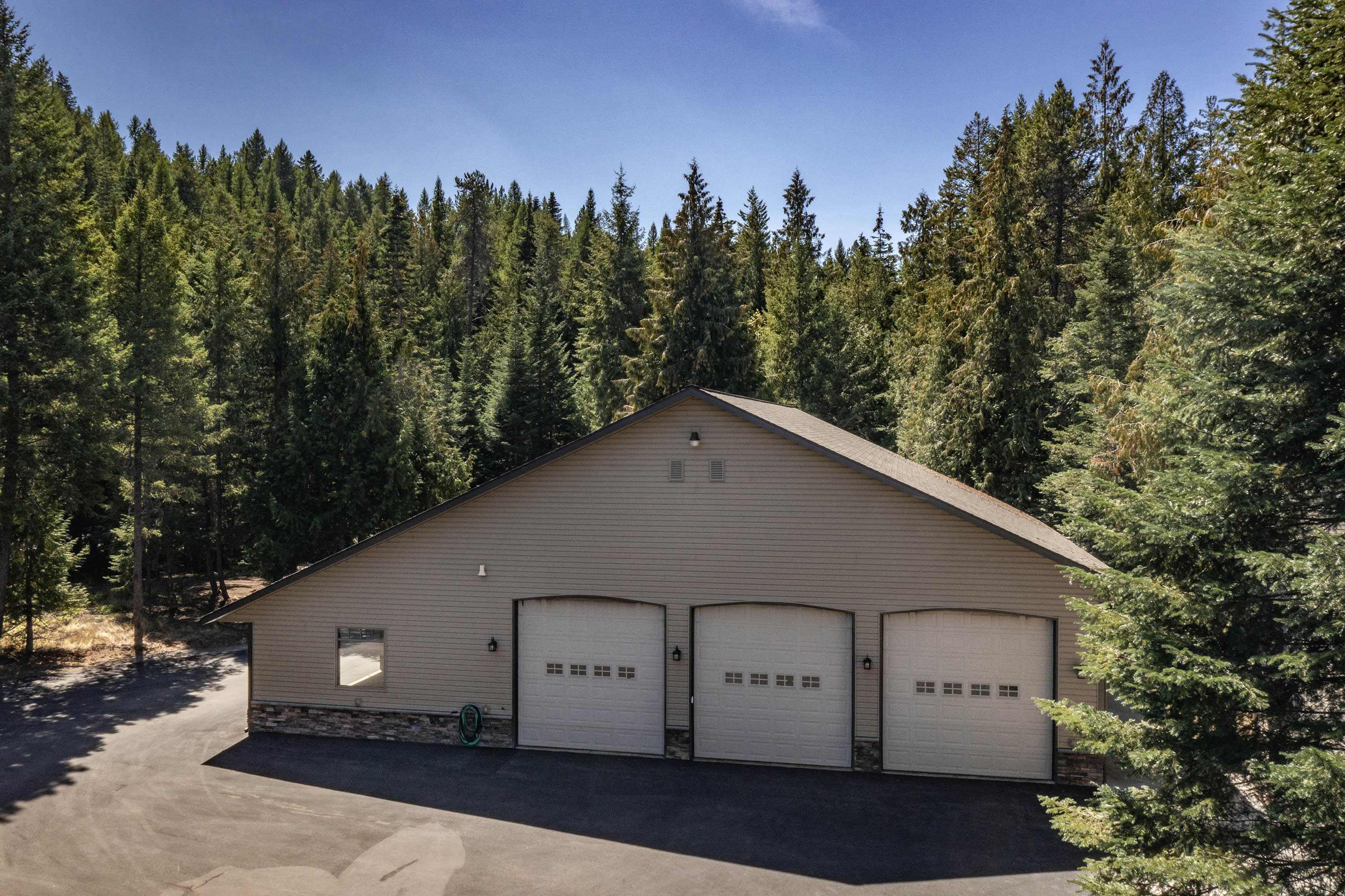 Priest River, Idaho, 83856, United States, 4 Bedrooms Bedrooms, ,5 BathroomsBathrooms,Residential,For Sale,1921614