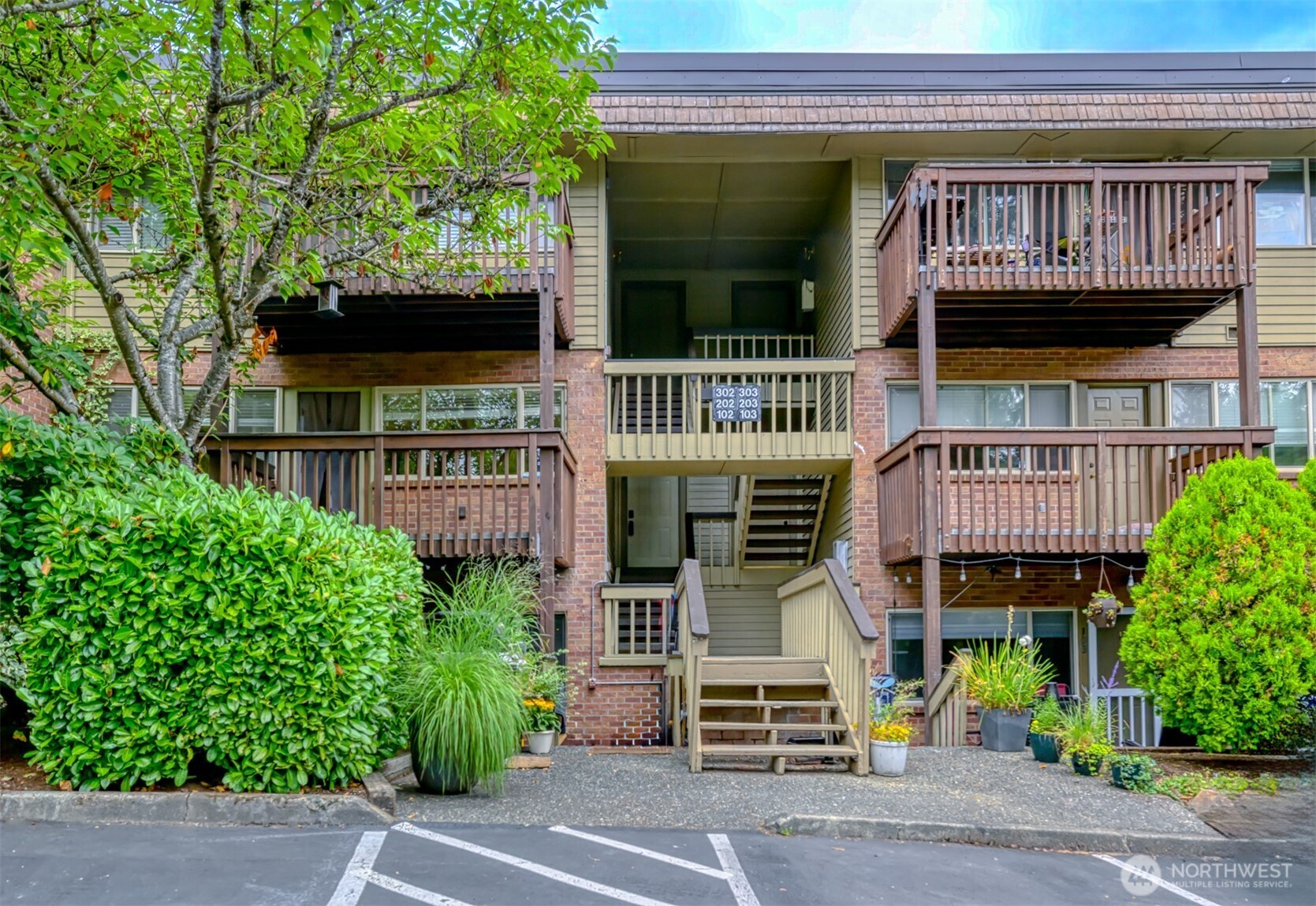 Redmond, Washington, 98052, United States, 2 Bedrooms Bedrooms, ,1 BathroomBathrooms,Residential,For Sale,1897825