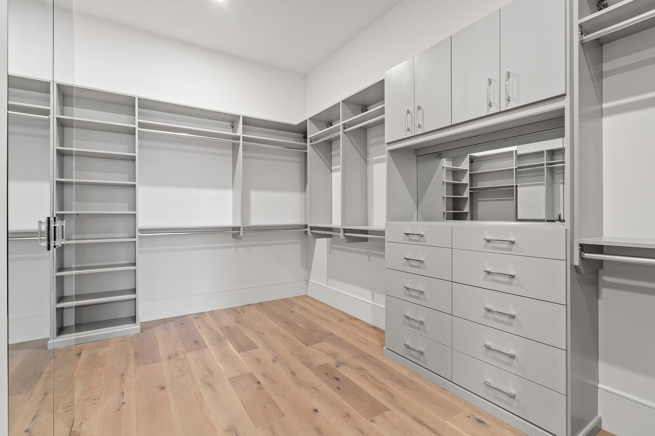  Stunning 17th Floor Corner Unit with Architectural Upgrades - 物件實景
