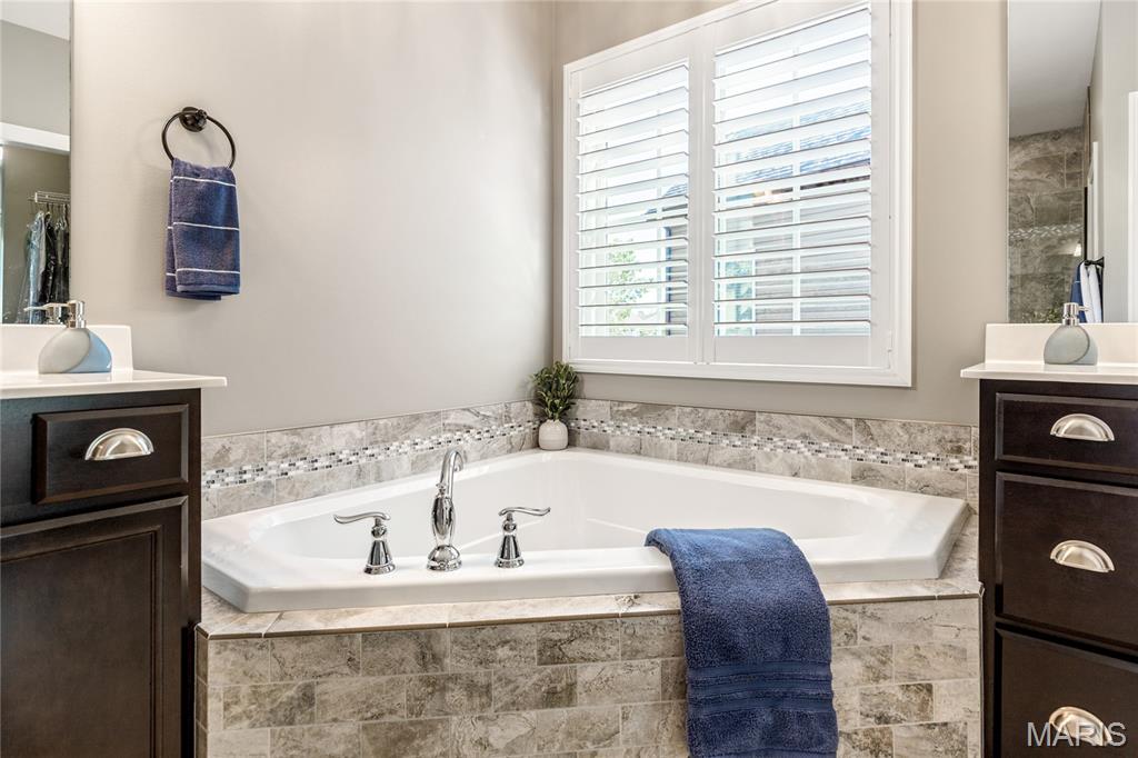 Lake St Louis, Missouri, 63367, United States, 4 Bedrooms Bedrooms, ,4 BathroomsBathrooms,Residential,For Sale,1987646