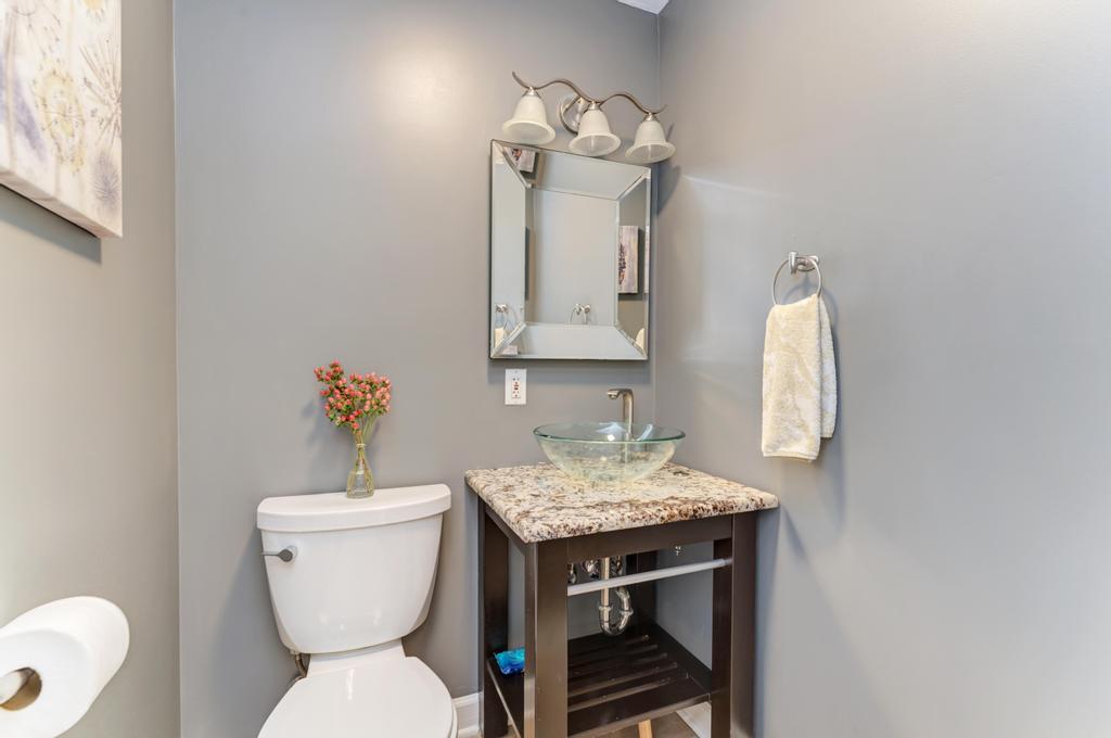 Wood Dale, Illinois, 60191, United States, 4 Bedrooms Bedrooms, ,3 BathroomsBathrooms,Residential,For Sale,1944958