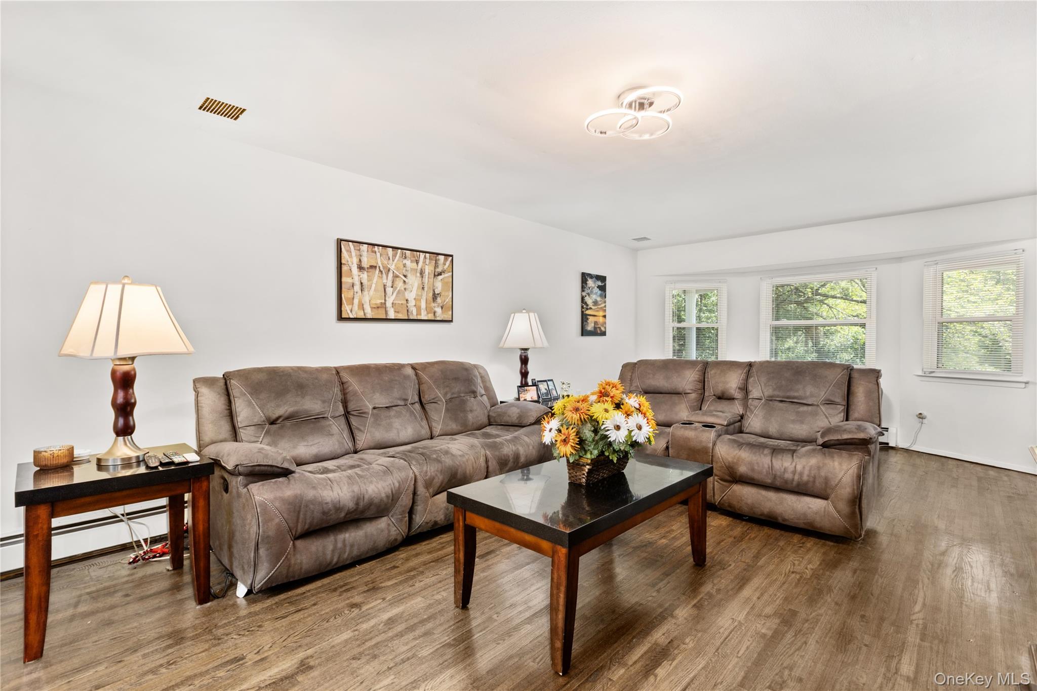 Smithtown, New York, 11787, United States, 4 Bedrooms Bedrooms, ,3 BathroomsBathrooms,Residential,For Sale,1907417