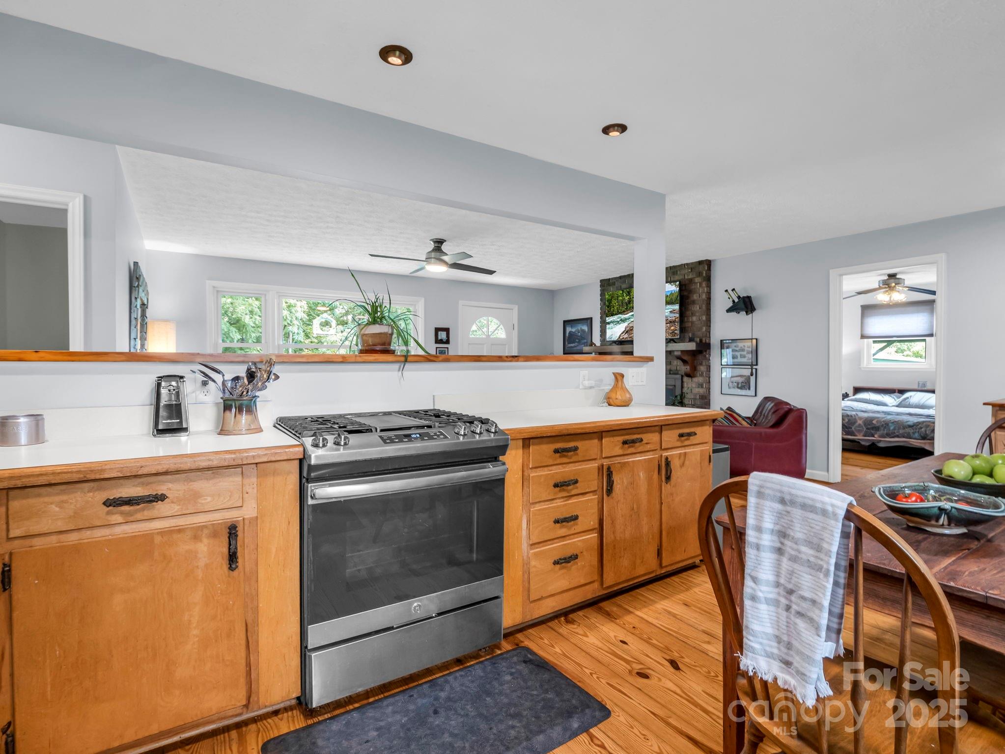 Saluda, North Carolina, 28773, United States, 4 Bedrooms Bedrooms, ,2 BathroomsBathrooms,Residential,For Sale,1978089