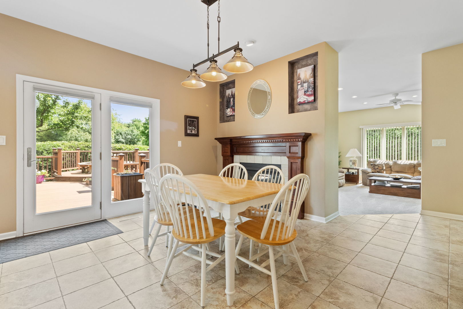 Shorewood, Illinois, 60404, United States, 4 Bedrooms Bedrooms, ,4 BathroomsBathrooms,Residential,For Sale,1971315