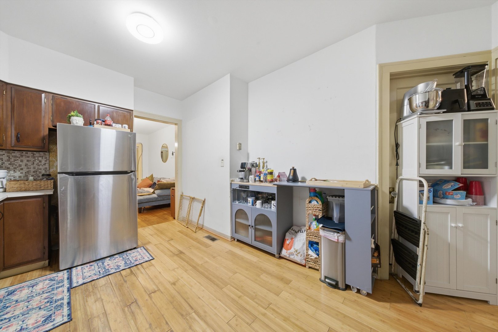 Chicago, Illinois, 60659, United States, 9 Bedrooms Bedrooms, ,Residential,For Sale,2040474