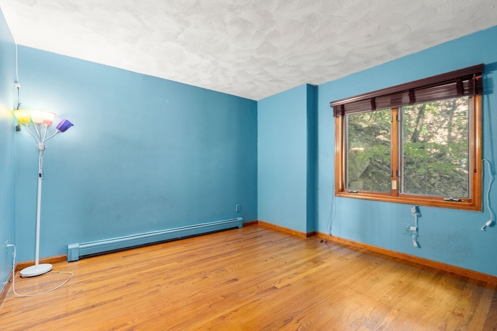 Saugus, Massachusetts, 01906, United States, 5 Bedrooms Bedrooms, ,3 BathroomsBathrooms,Residential,For Sale,1932176