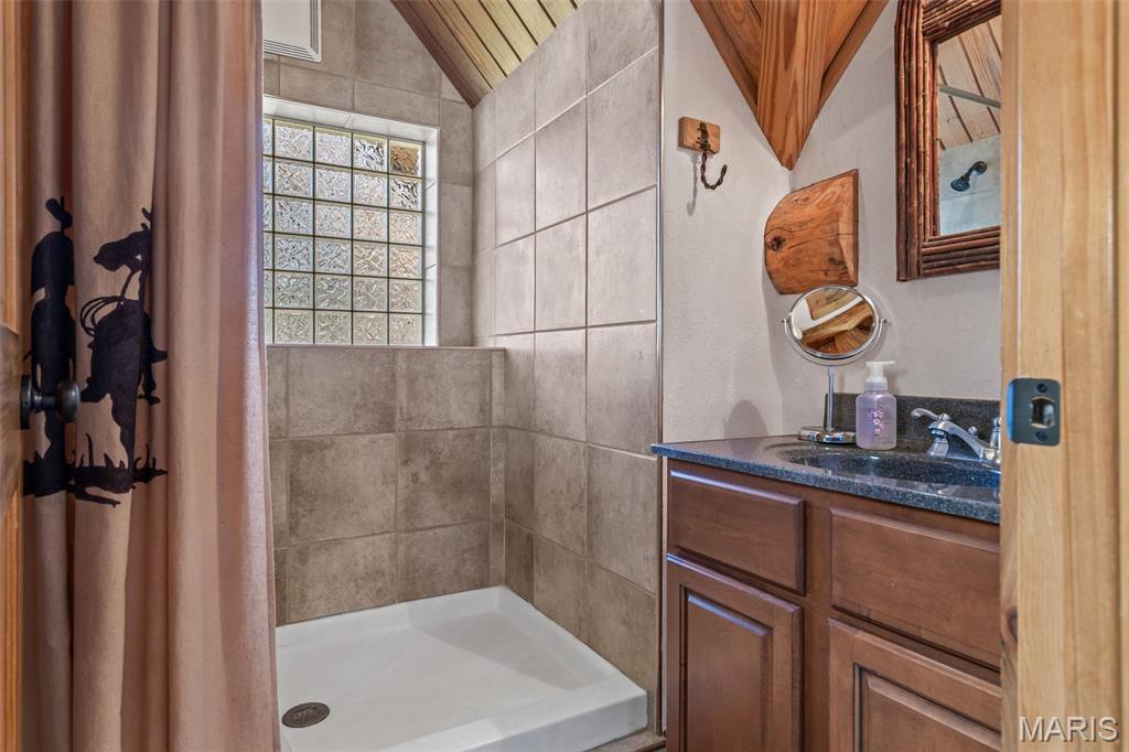 Farmington, Missouri, 63640, United States, 3 Bedrooms Bedrooms, ,4 BathroomsBathrooms,Residential,For Sale,1991980