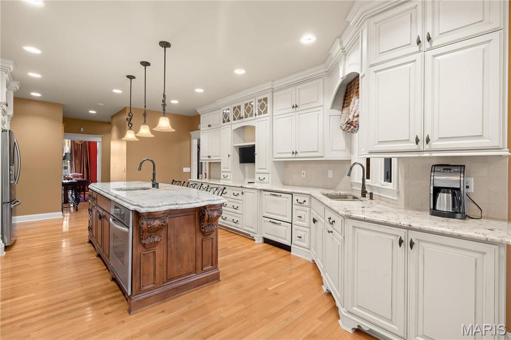 Charleston, Missouri, 63834, United States, 5 Bedrooms Bedrooms, ,4 BathroomsBathrooms,Residential,For Sale,1938215