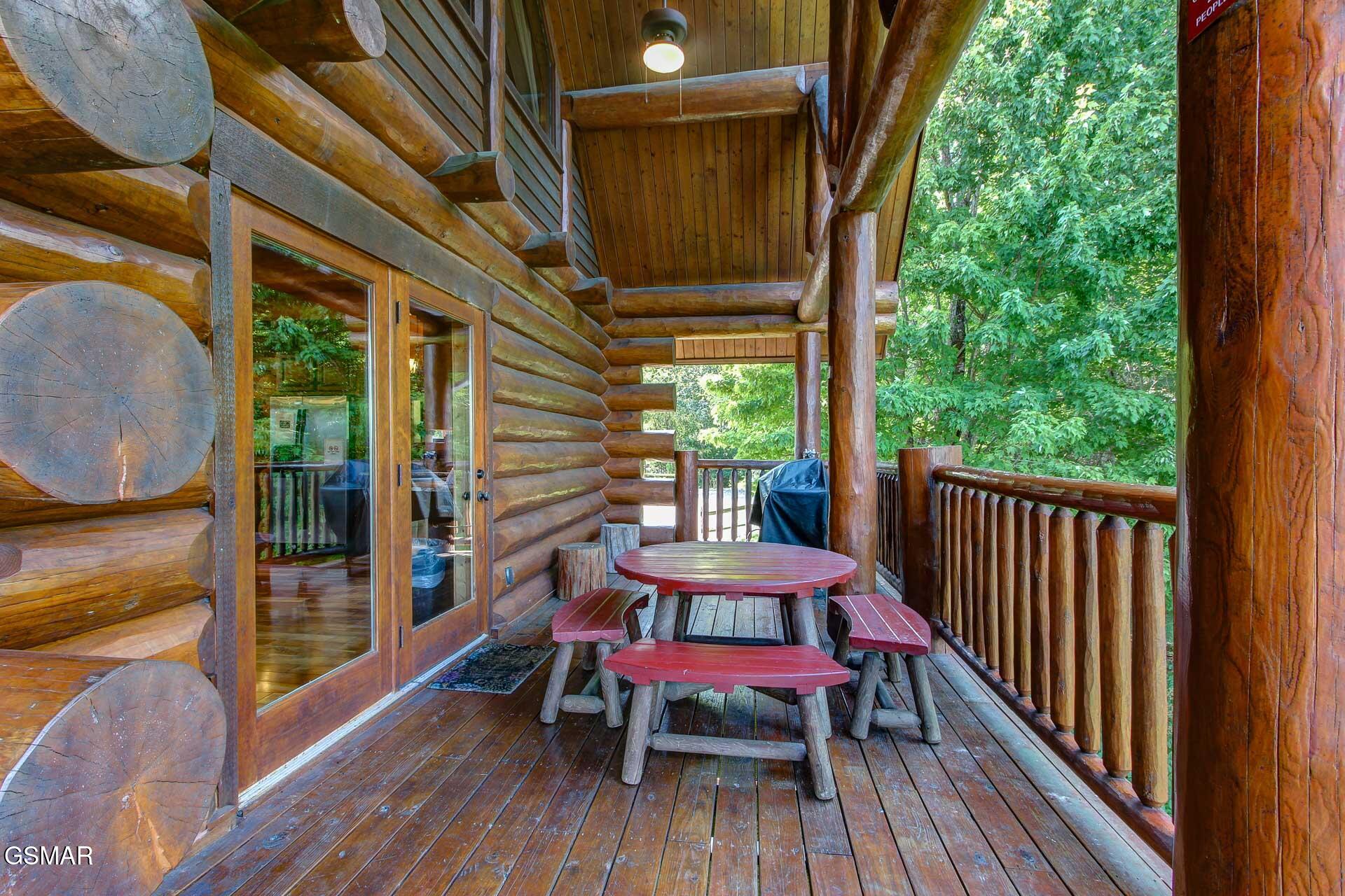 Sevierville, Tennessee, 37876, United States, 3 Bedrooms Bedrooms, ,5 BathroomsBathrooms,Residential,For Sale,1976203