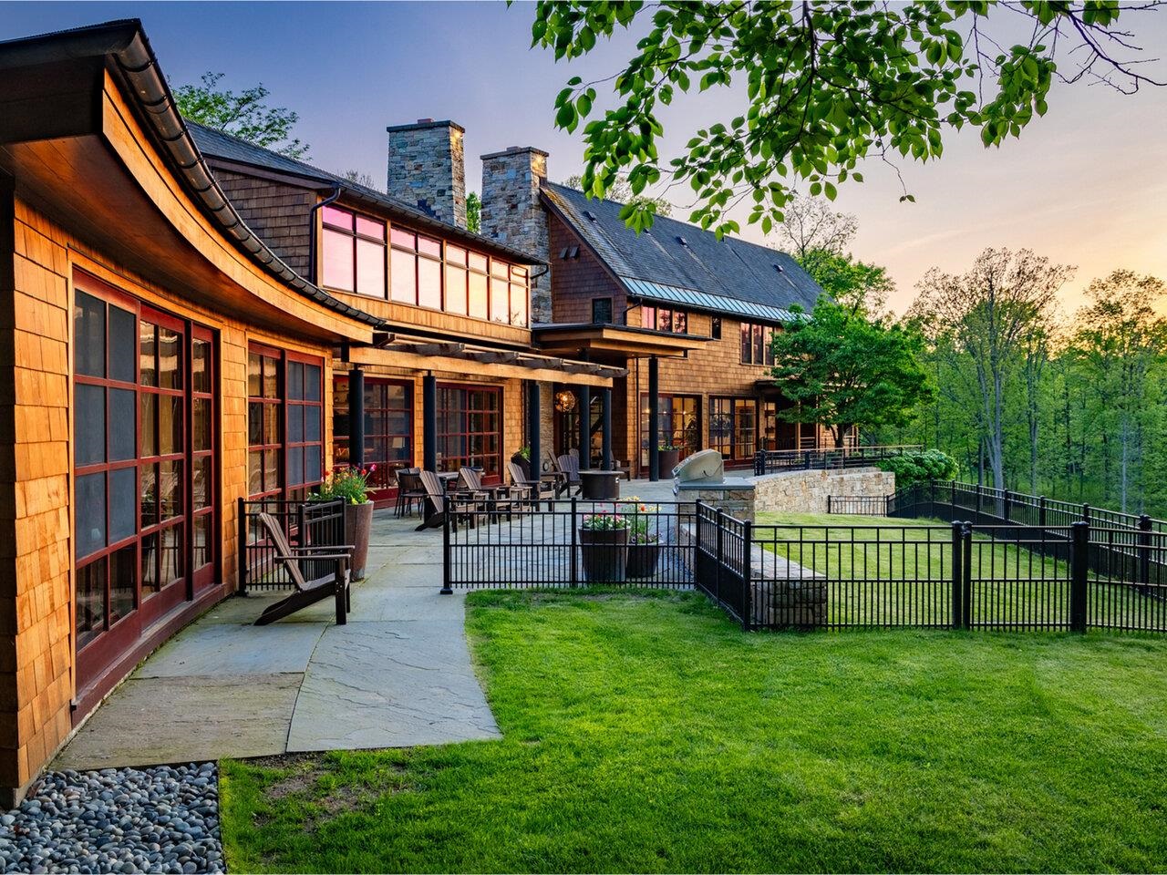 Shelburne, Vermont, 05482, United States, 4 Bedrooms Bedrooms, ,5 BathroomsBathrooms,Residential,For Sale,1857378
