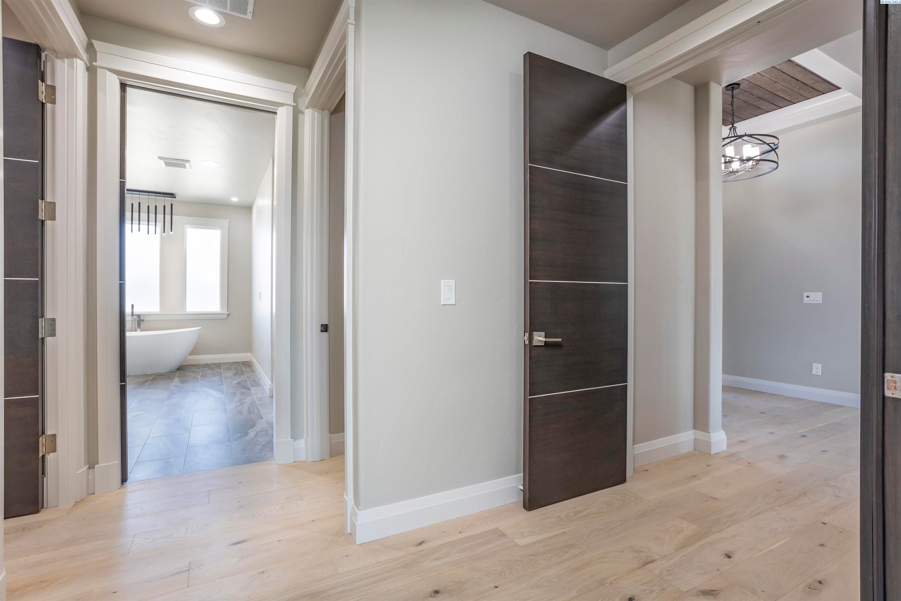 Pasco, Washington, 99301, United States, 4 Bedrooms Bedrooms, ,4 BathroomsBathrooms,Residential,For Sale,1979457