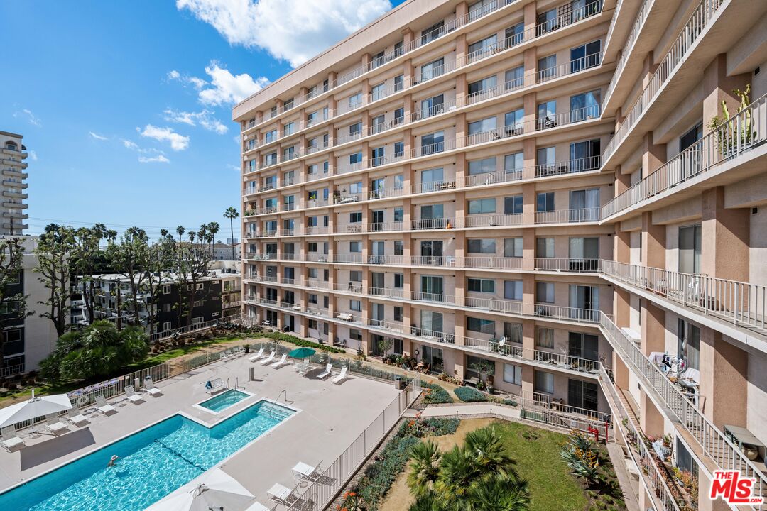 Doheny Dr, Los Angeles, CA 90048