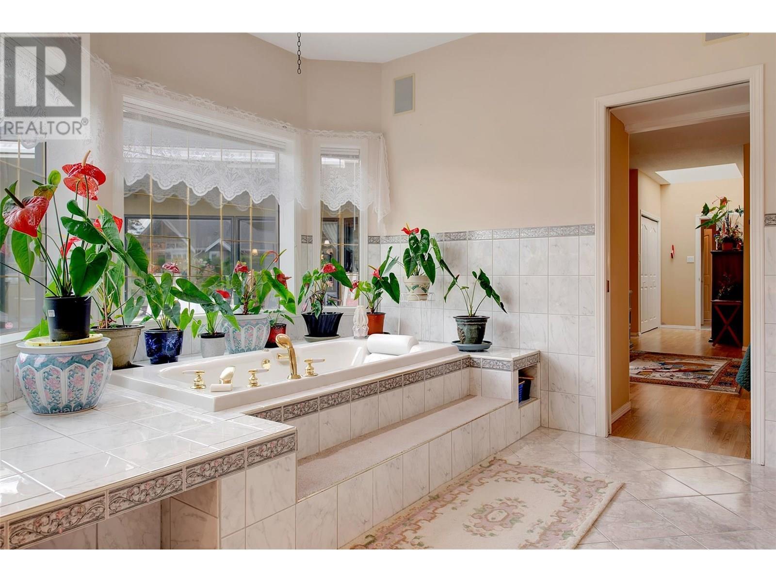 VERNON, British Columbia, V1H 1E8, CA, 3 Bedrooms Bedrooms, ,2 BathroomsBathrooms,Residential,For Sale,1948315