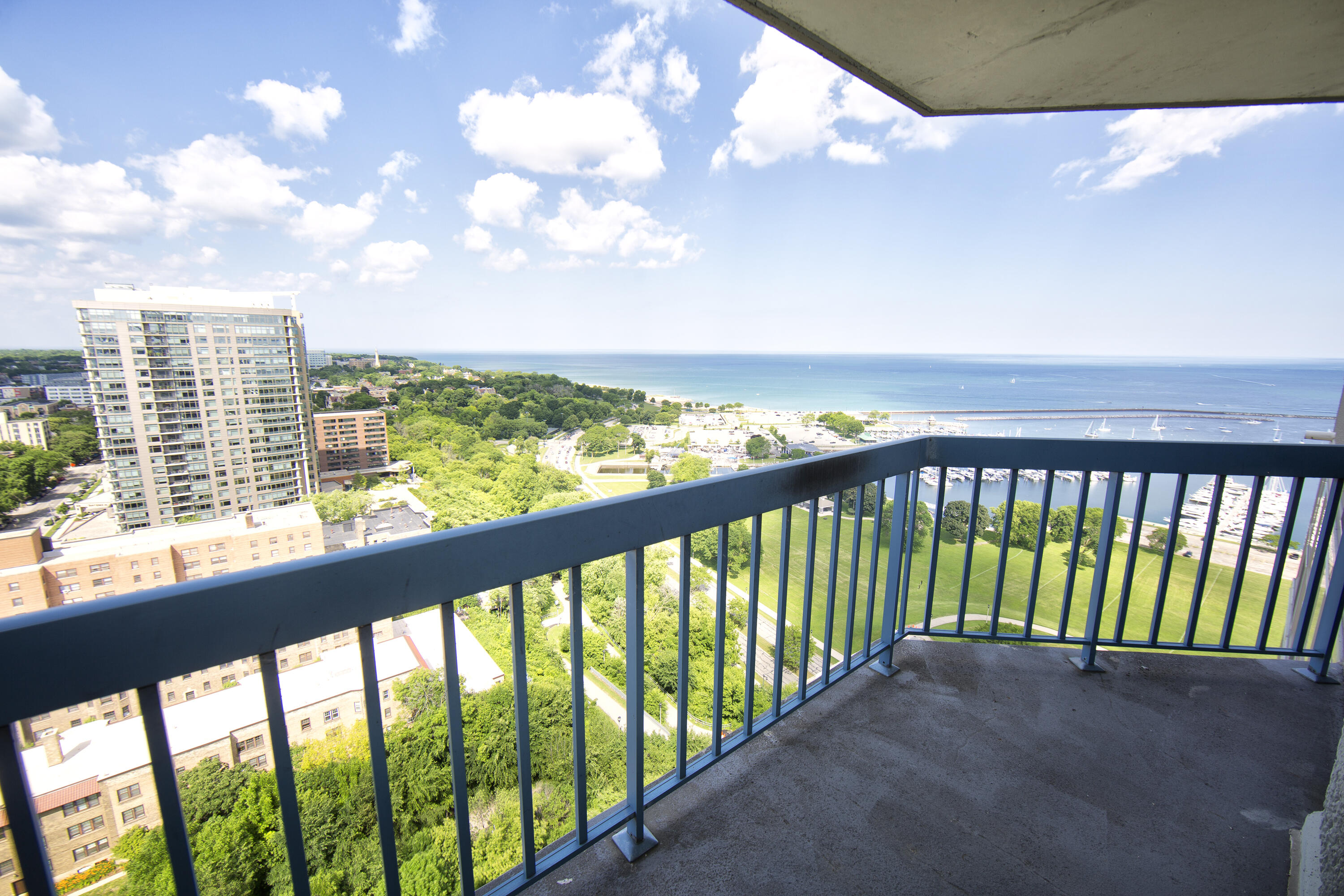 Milwaukee, Wisconsin, 53202, United States, 2 Bedrooms Bedrooms, ,3 BathroomsBathrooms,Residential,For Sale,1992022