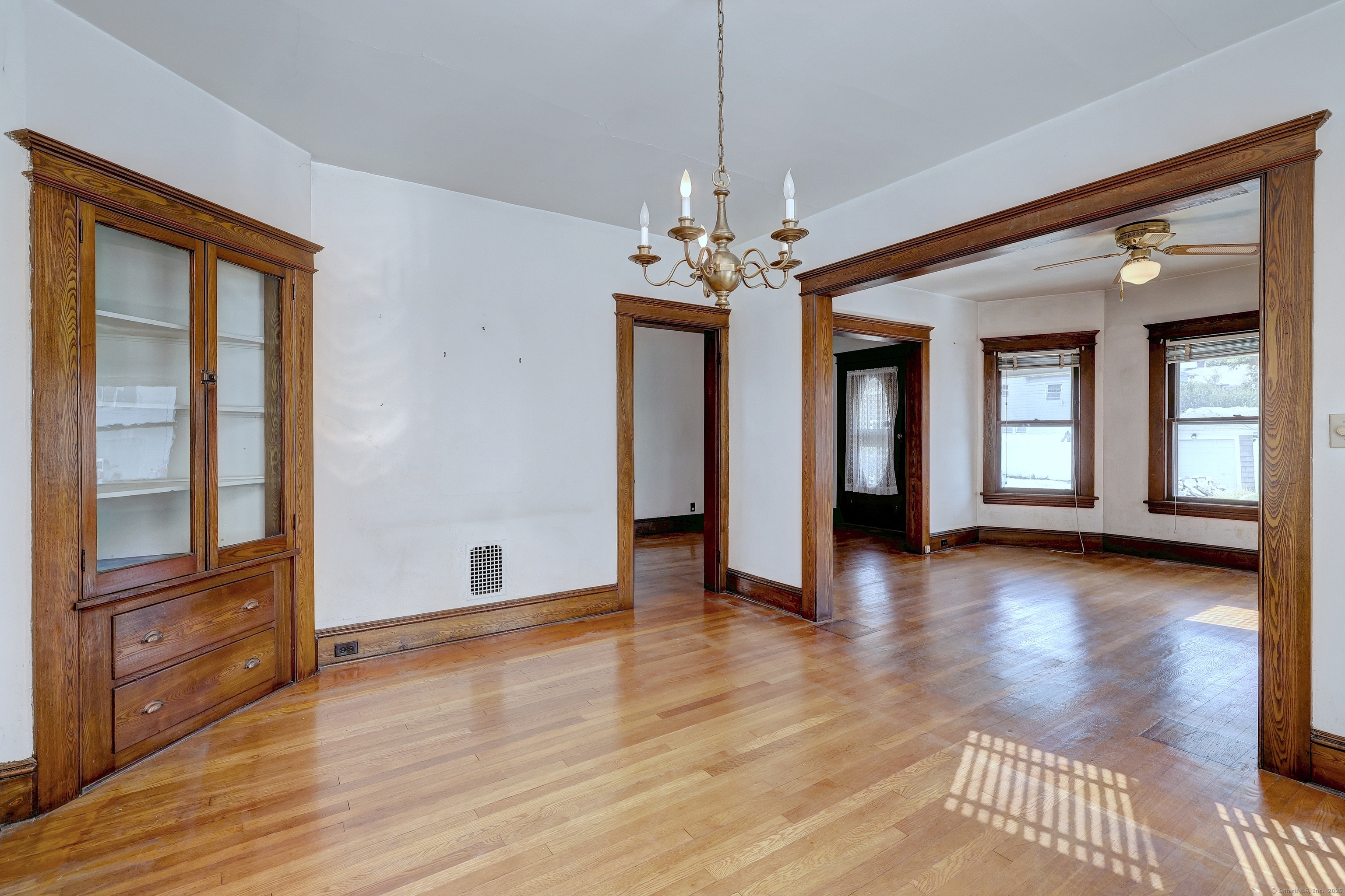 Bridgeport, Connecticut, 06604, United States, 6 Bedrooms Bedrooms, ,2 BathroomsBathrooms,Residential,For Sale,1941003