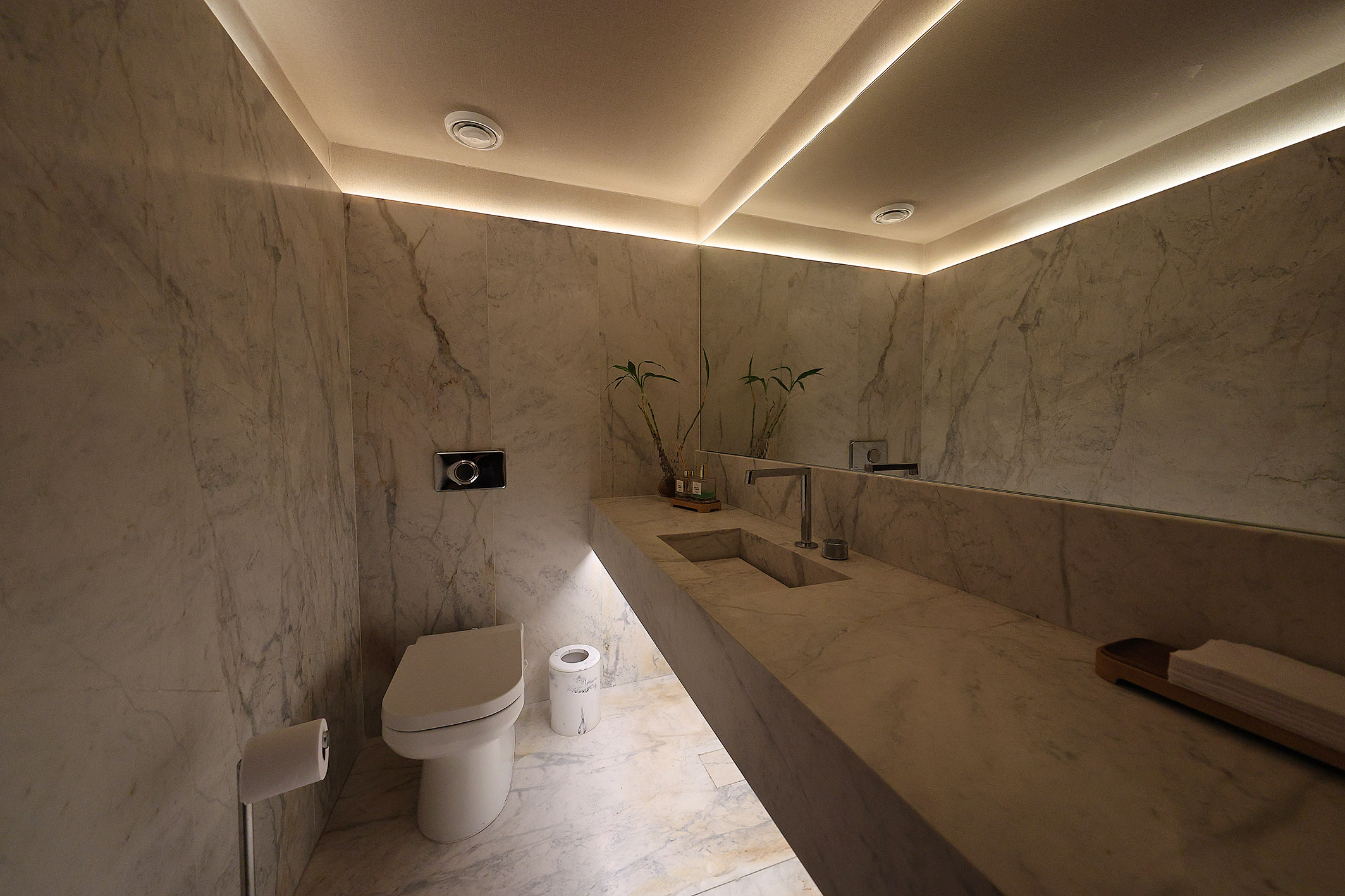  Uninterrupted Ocean Views in a One-of-a-Kind Penthouse in Leblon - 物件實景