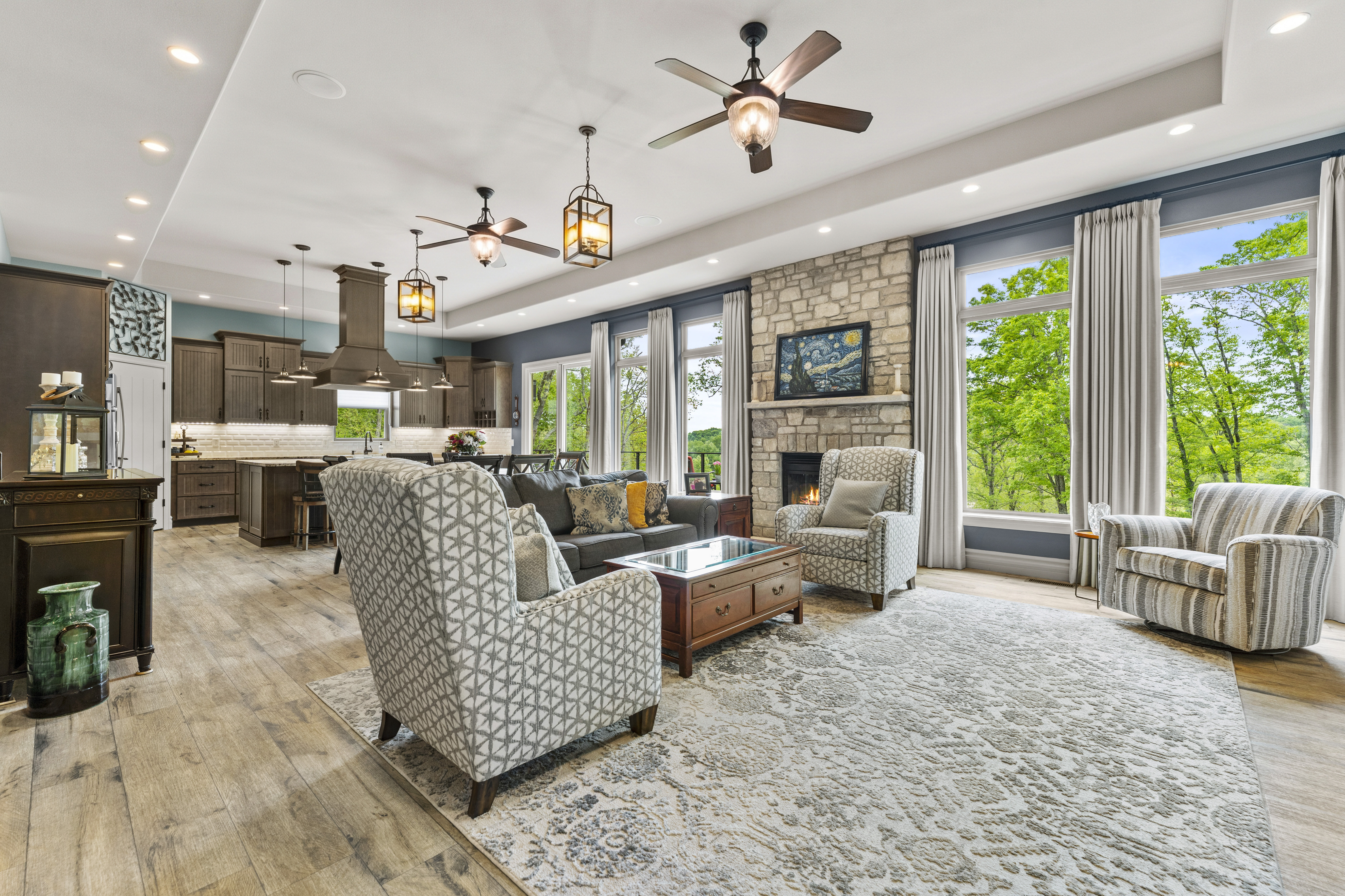  Discover unmatched luxury and versatility in this custom Craftsman-style estate - 物件實景