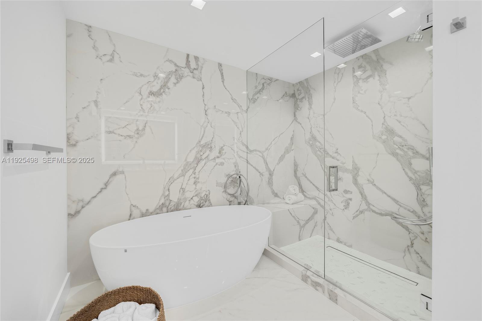 Miami Beach, Florida, 33139, United States, 3 Bedrooms Bedrooms, ,4 BathroomsBathrooms,Residential,For Sale,2003256