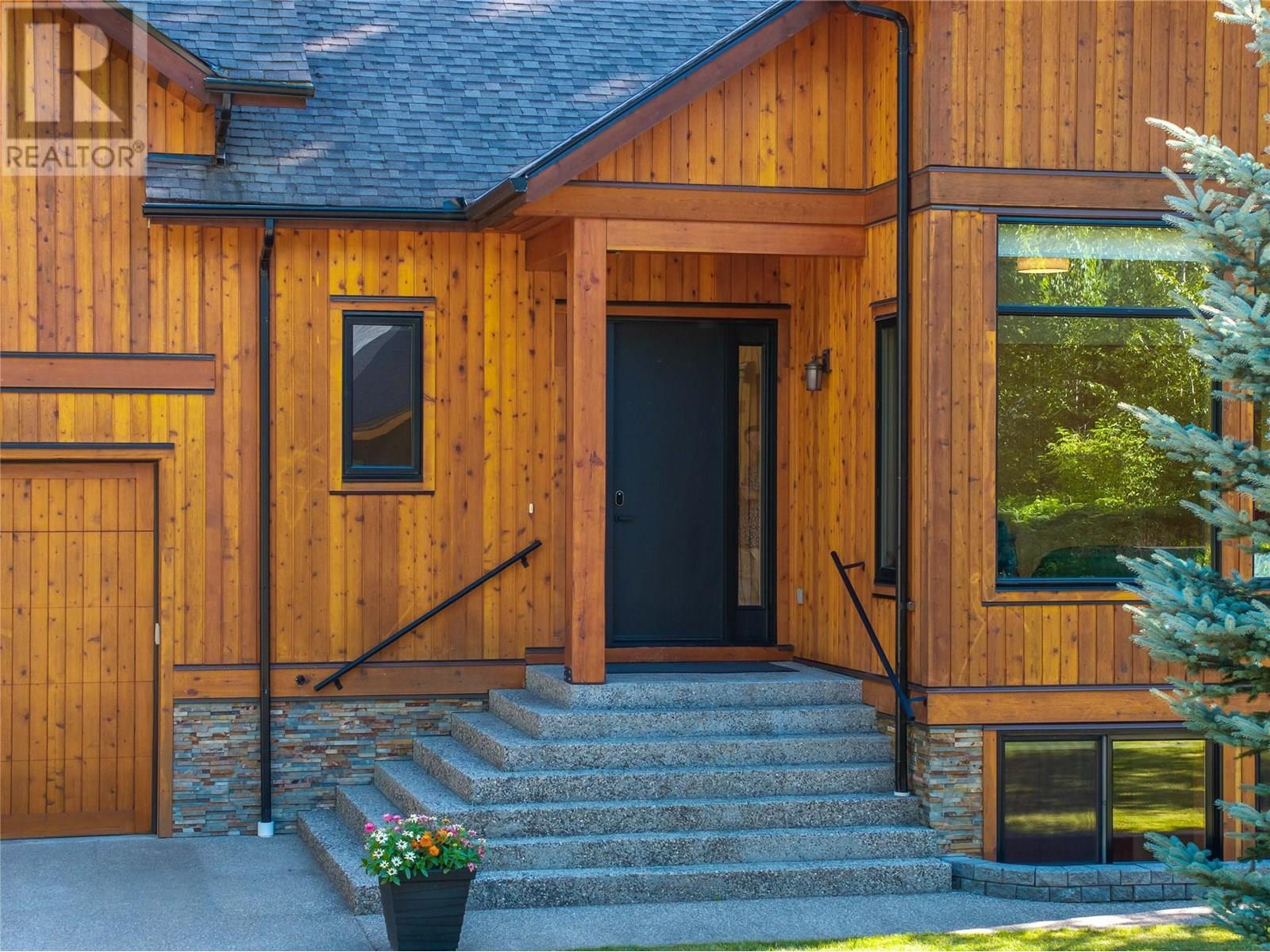 REVELSTOKE, British Columbia, V0E 2S3, CA, 6 Bedrooms Bedrooms, ,4 BathroomsBathrooms,Residential,For Sale,1912503