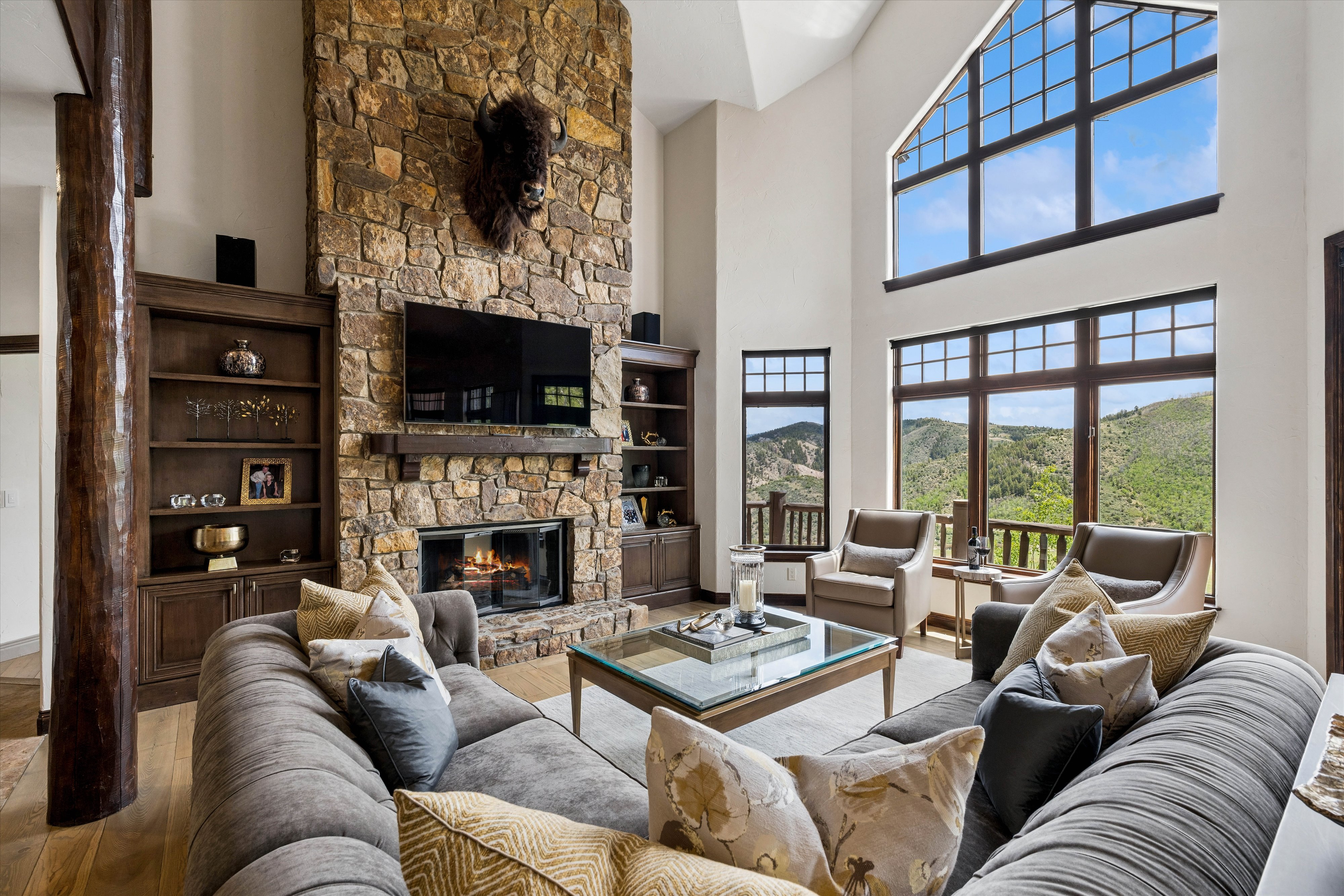  35 Stag Gulch Court Embraces Open Space Meadows With Golf Course Access - 物件實景