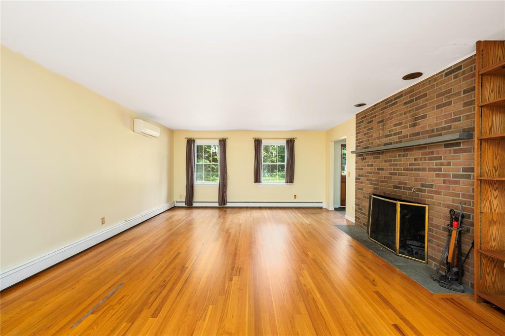 Hopewell Jct, New York, 12533, United States, 4 Bedrooms Bedrooms, ,4 BathroomsBathrooms,Residential,For Sale,1916399