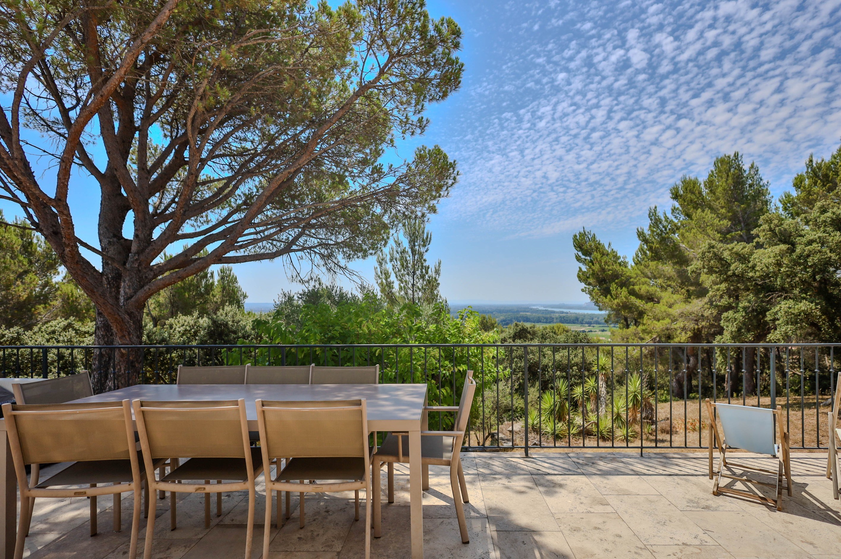  360° Panoramic Views from the Highest Point of Châteauneuf-du-Pape - 物件實景
