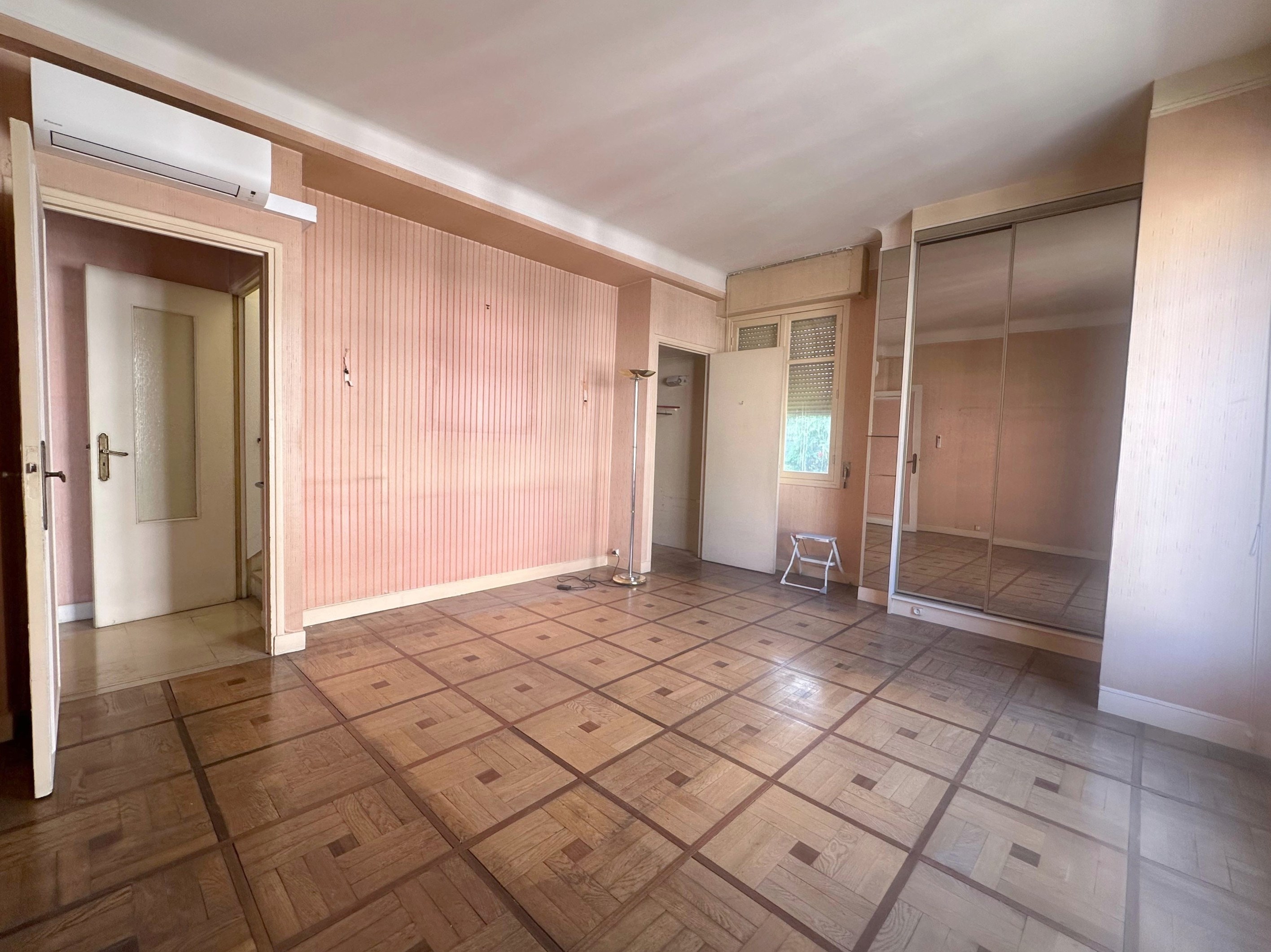  Winter Palace - Spacious 3-room flat to renovate - Carré d