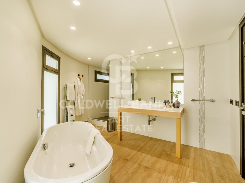 Marbella, Andalusia, ES, 5 Bedrooms Bedrooms, ,5 BathroomsBathrooms,Residential,For Sale,1767301