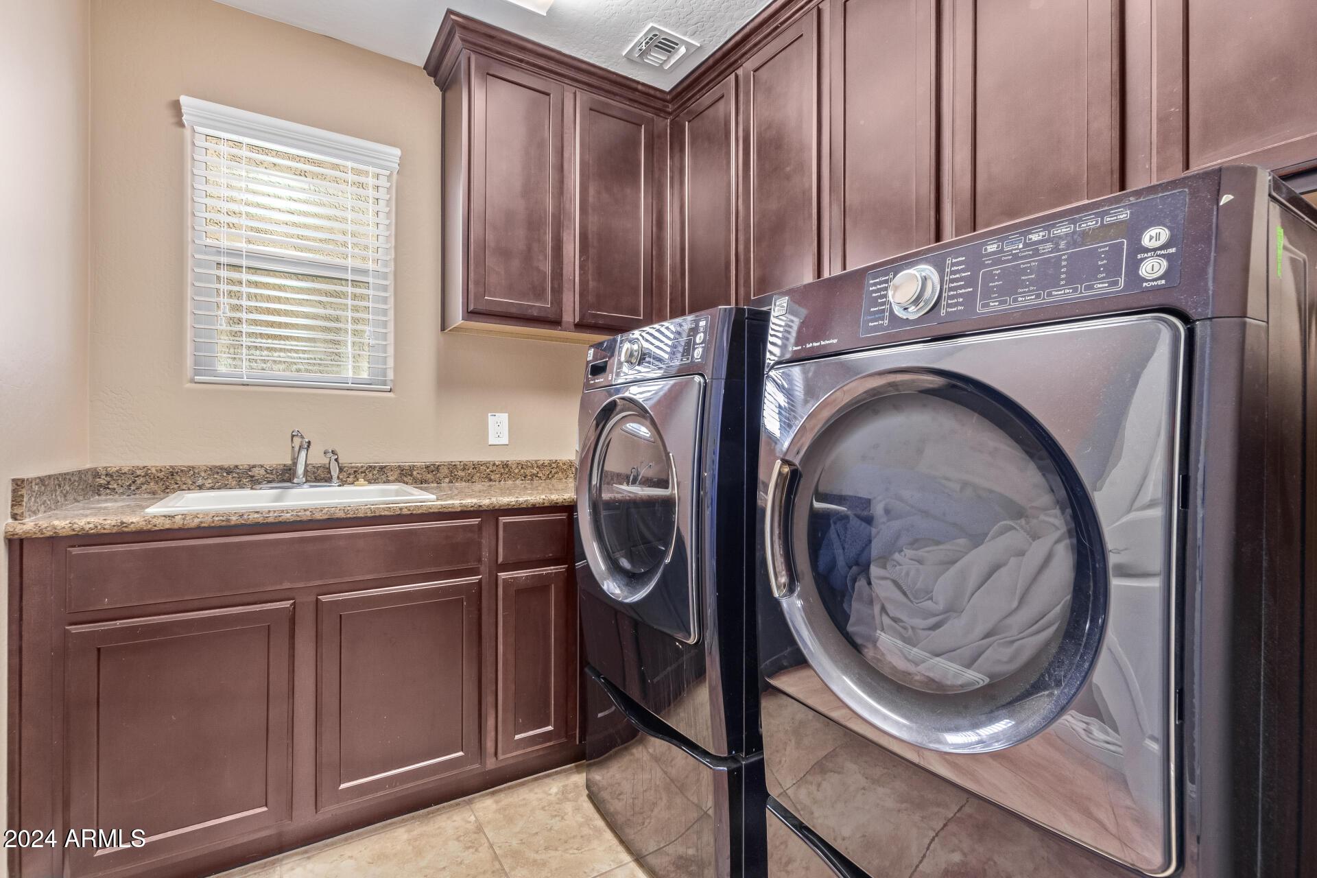 Phoenix, Arizona, 85085, United States, 3 Bedrooms Bedrooms, ,4 BathroomsBathrooms,Residential,For Sale,1921269
