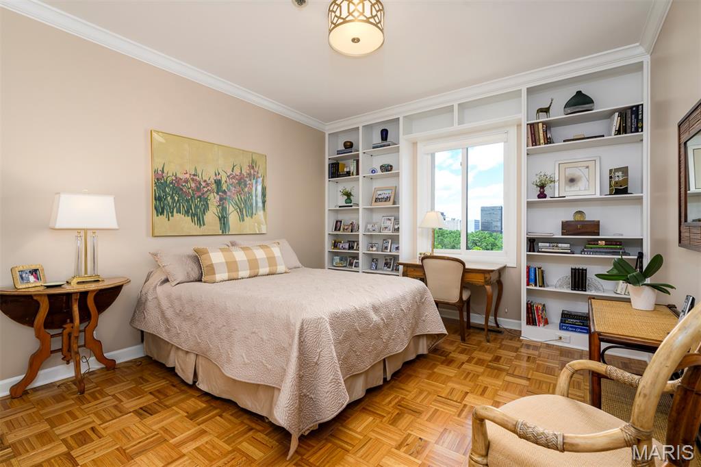 St Louis, Missouri, 63105, United States, 2 Bedrooms Bedrooms, ,2 BathroomsBathrooms,Residential,For Sale,1828450