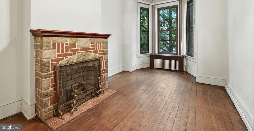 Washington, District of Columbia, 20003, United States, 3 Bedrooms Bedrooms, ,1 BathroomBathrooms,Residential,For Sale,1944860