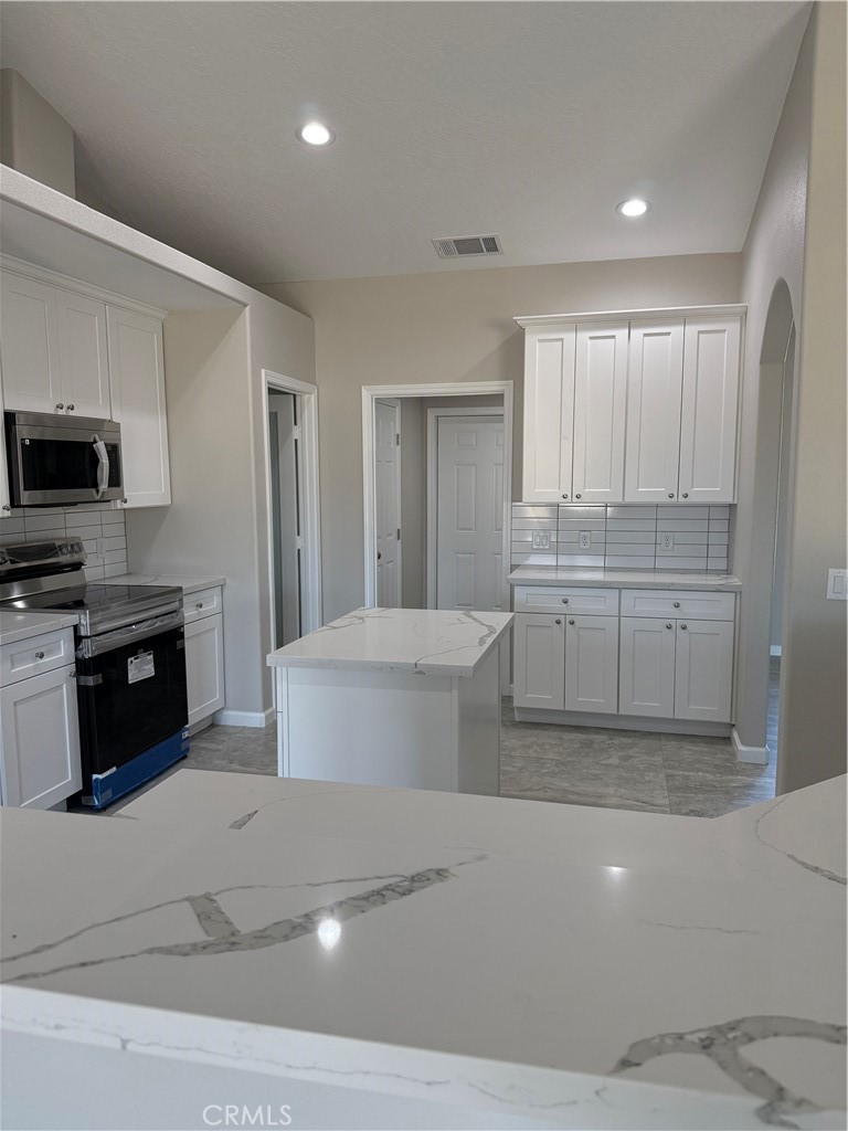 Hesperia, California, 92345, United States, 4 Bedrooms Bedrooms, ,3 BathroomsBathrooms,Residential,For Sale,1877164