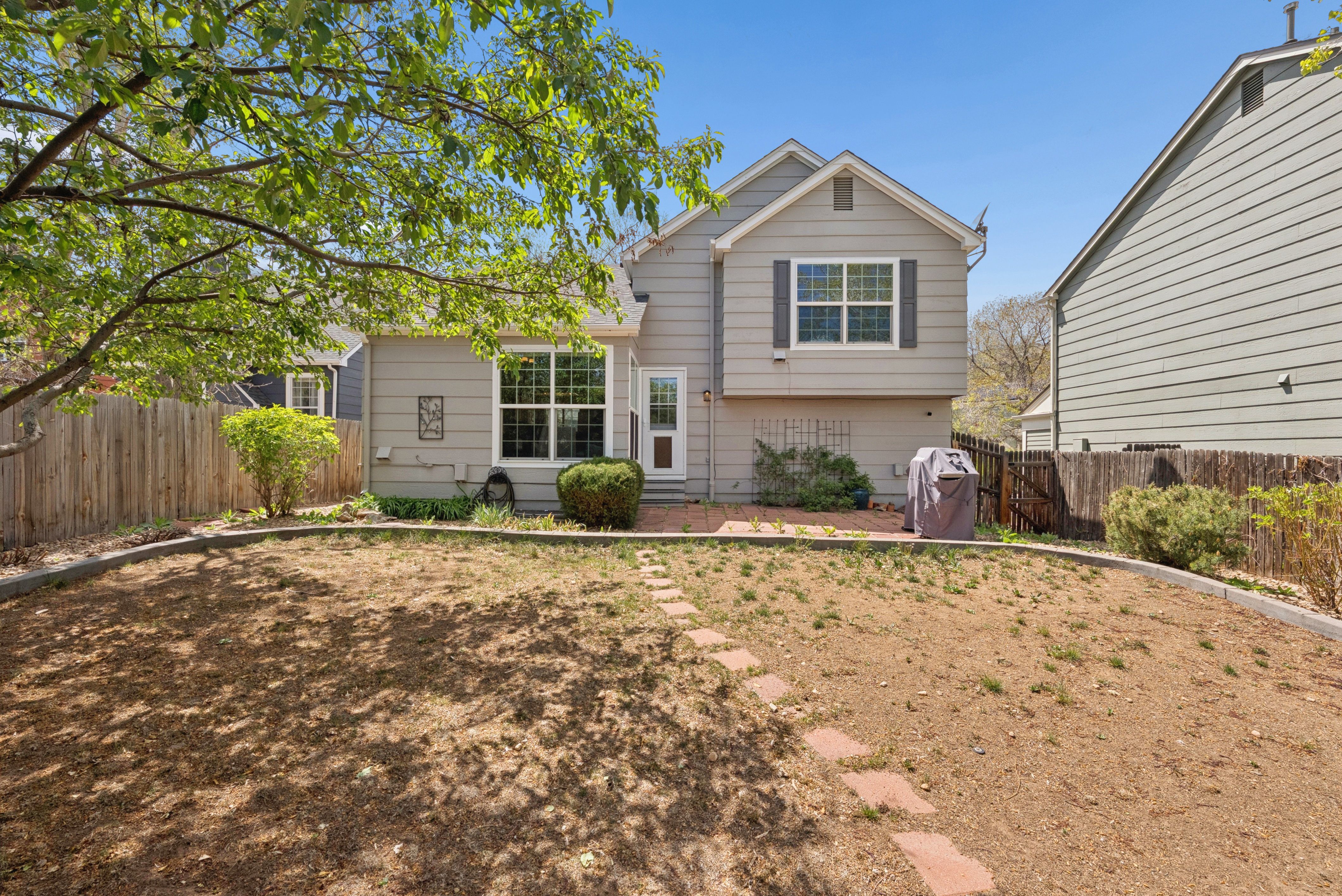  Nestled at the Base of the Beautiful Golden Foothills in Desirable Lakota Hills - 物件實景