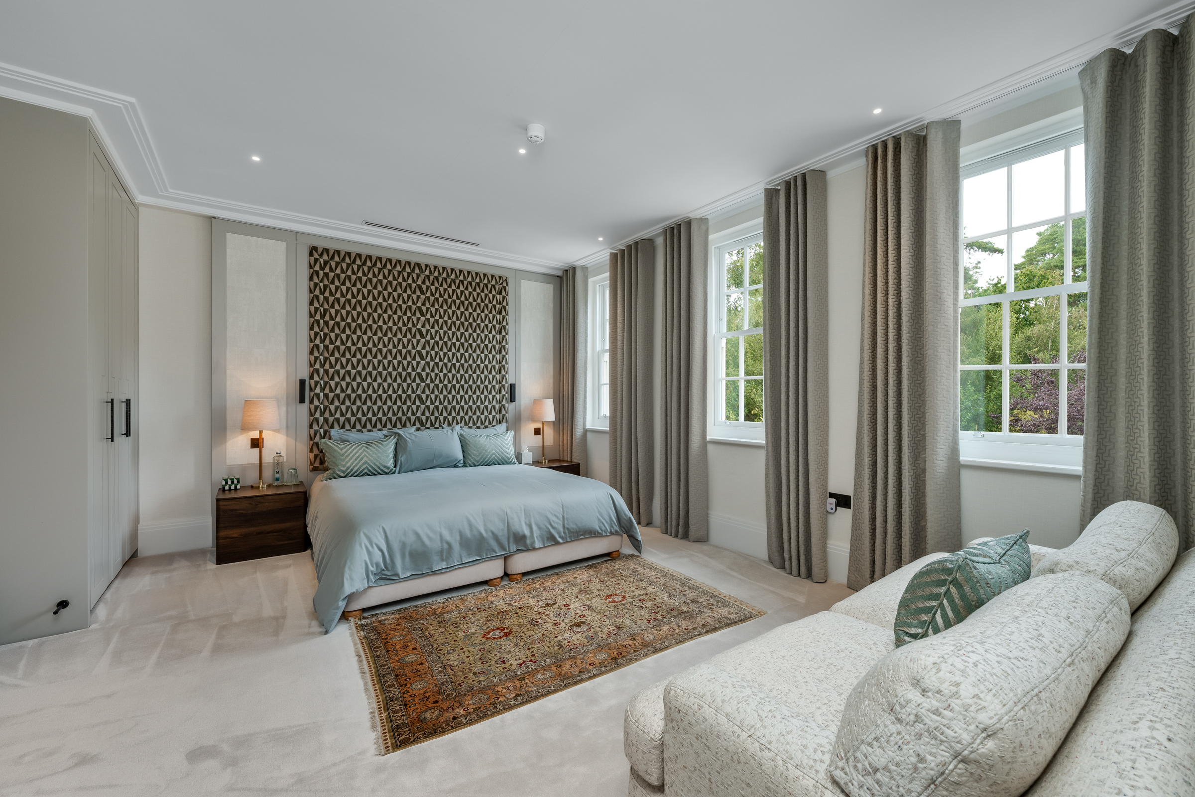  A Newly Refurbished House with Far-Reaching Views in St George’s Hill - 物件實景