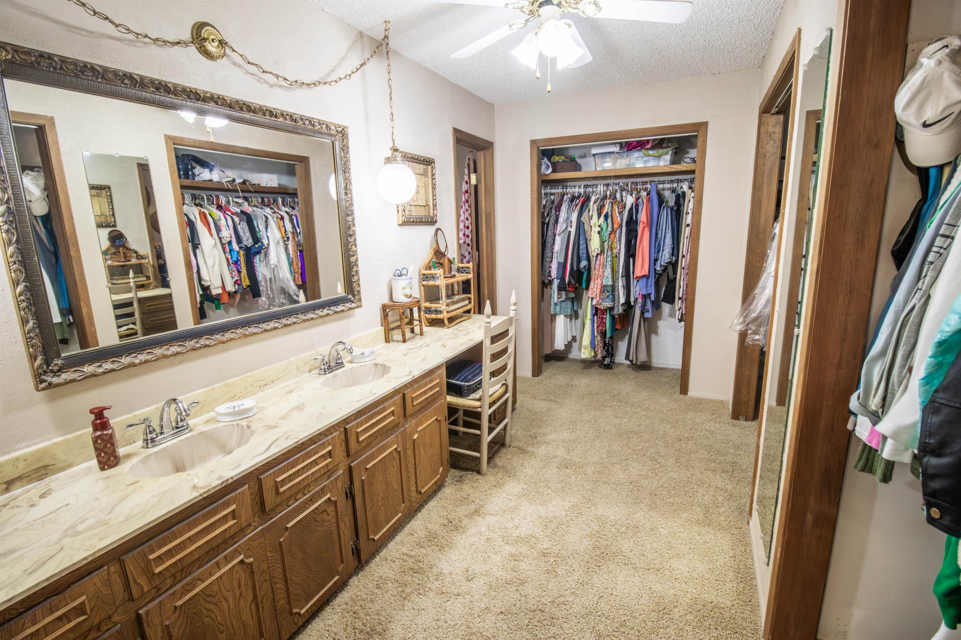 Marshall, Texas, 75670, United States, 5 Bedrooms Bedrooms, ,4 BathroomsBathrooms,Residential,For Sale,1996423